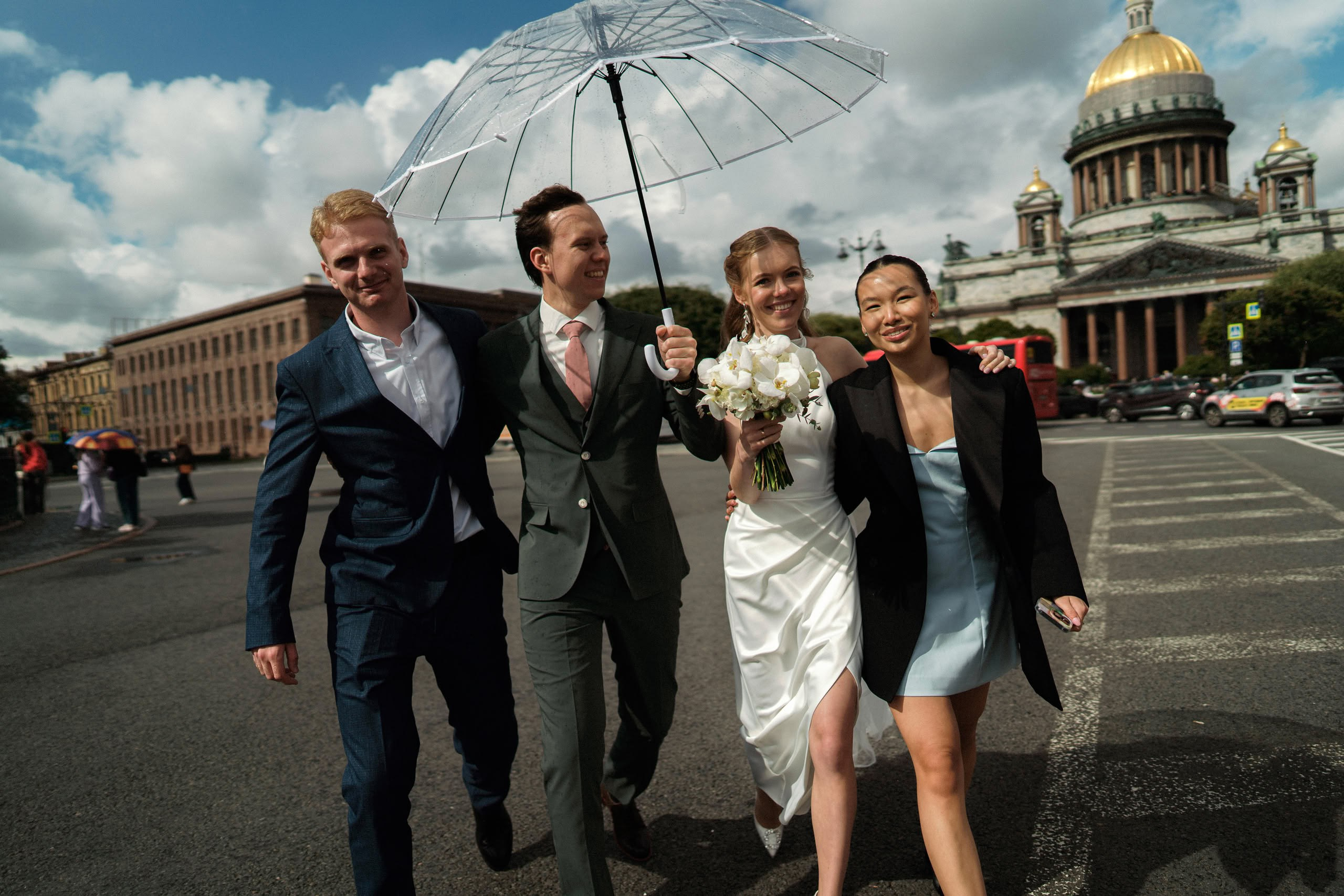 Арина и Илья — свадьба в Петербурге, цифра и плёнка. Свадебный фотограф Дмитрий Родионов — Санкт-Петербург и Ленинградская область