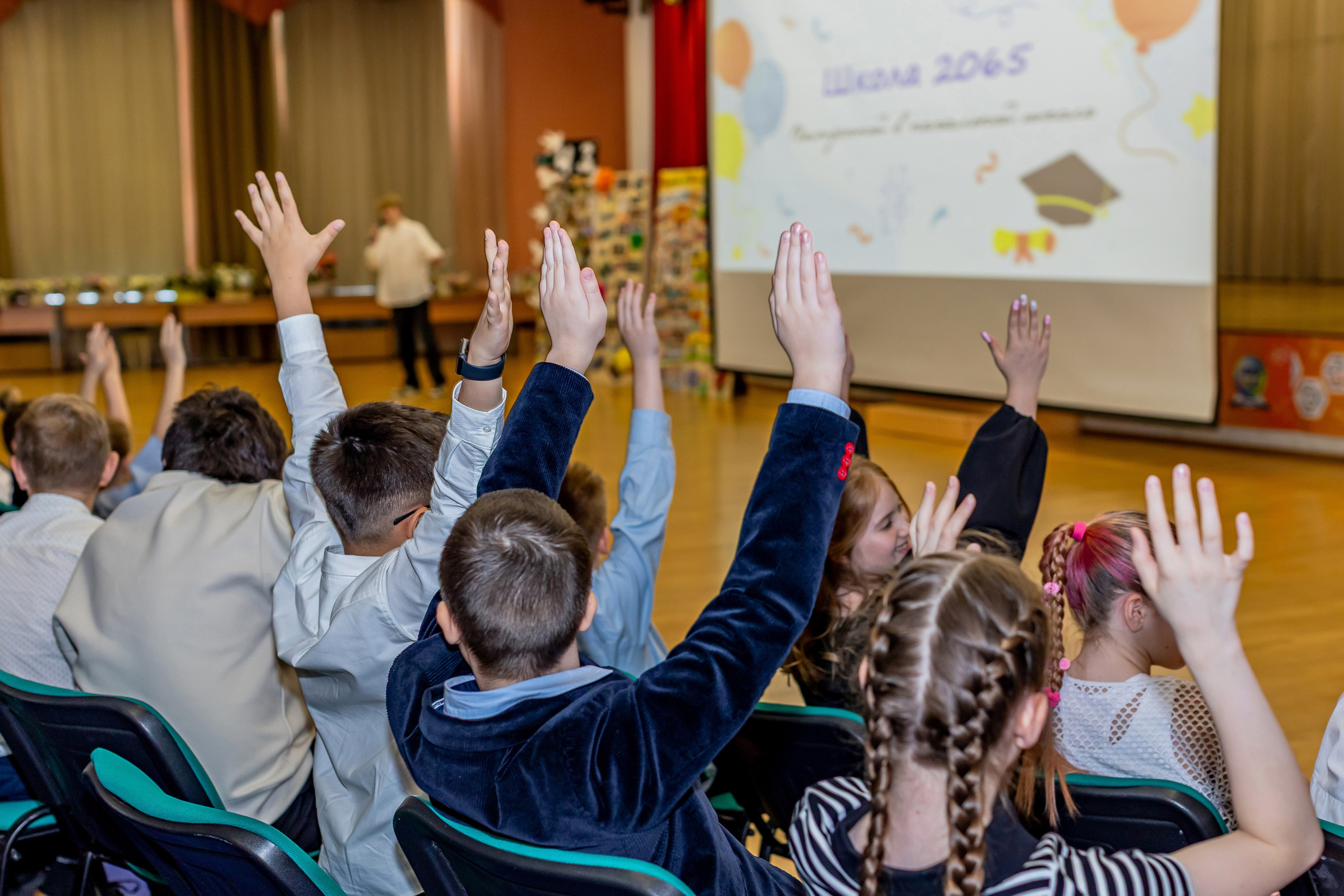 Выпускной праздник в начальной школе. Фотограф и видеограф Москва. Свадебный фотограф, видеограф. Выпускные альбомы. Оживающие альбомы
