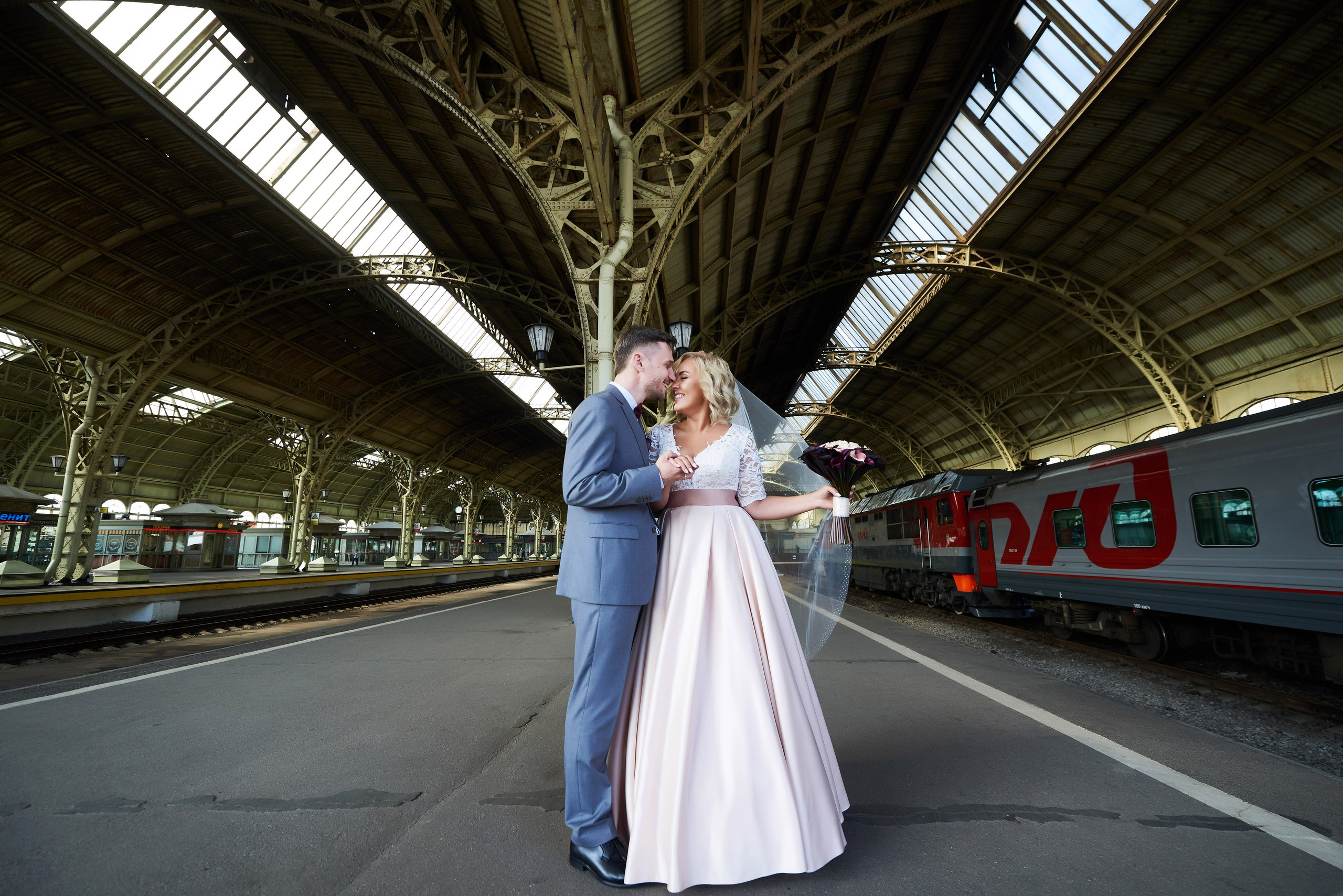 Марта и Анатолий (фотосессия на Витебском вокзале). Портретный, семейный и свадебный фотограф в Санкт-Петербурге и в Пушкине Ширяев Денис