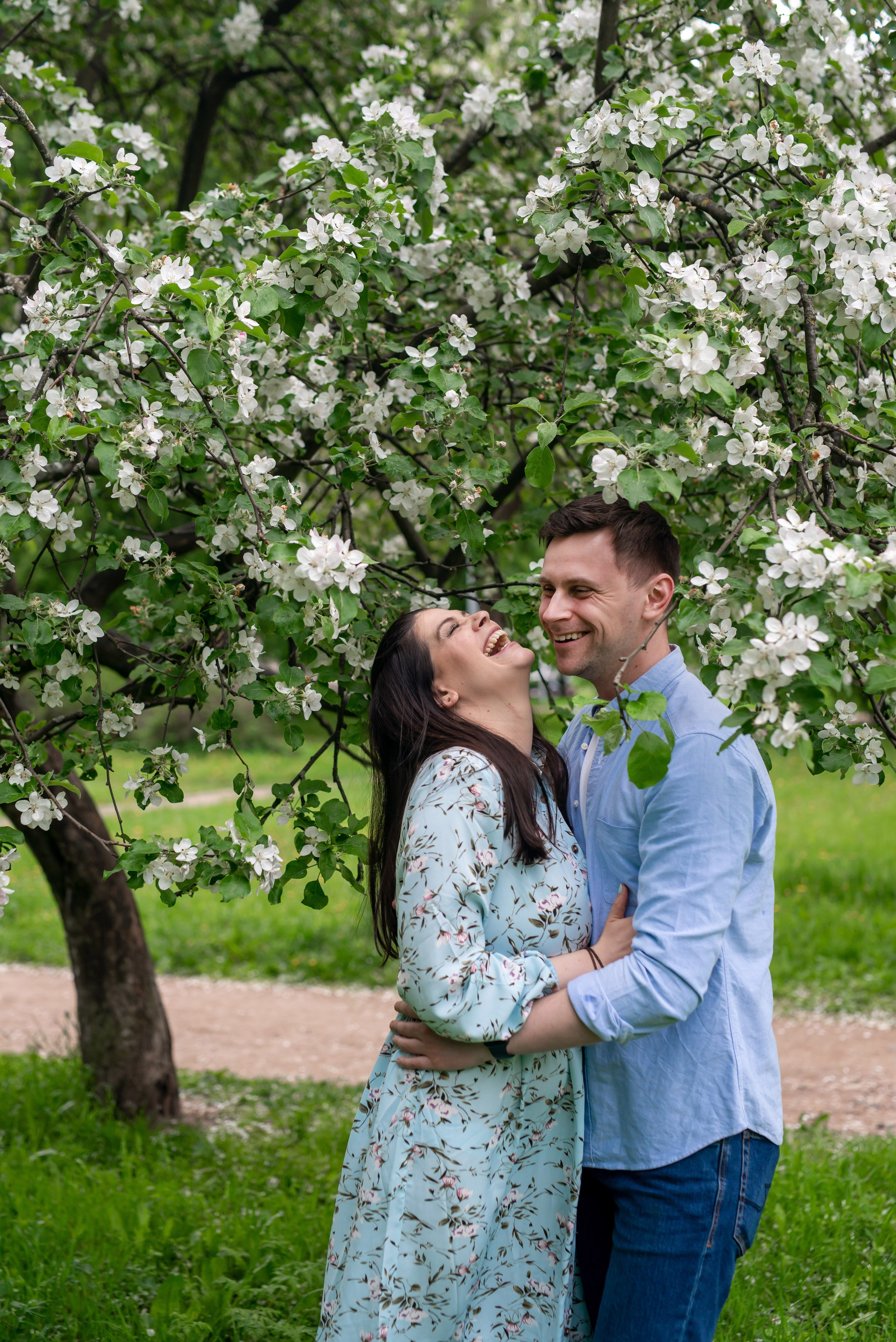 Наташа и Дима (фотосессия в цветущих садах). Портретный, семейный и свадебный фотограф в Санкт-Петербурге и в Пушкине Ширяев Денис