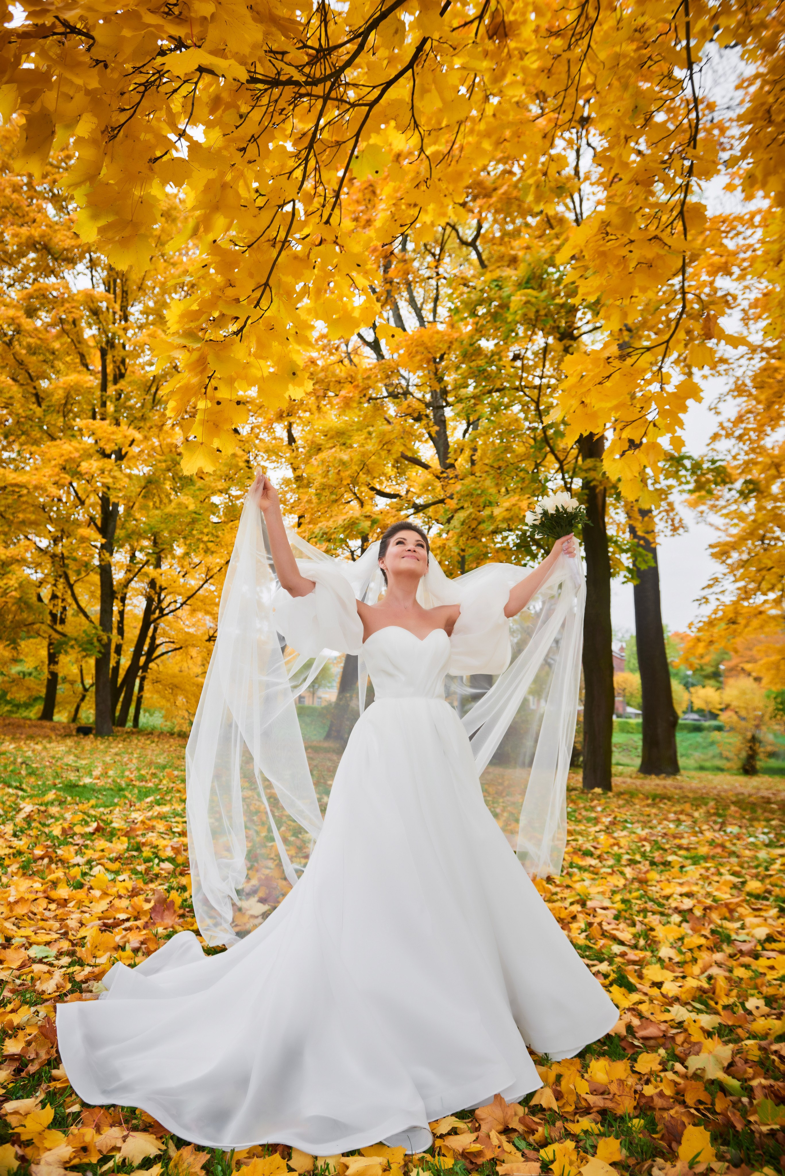 Осенняя свадебная прогулка в Екатерининском парке в Пушкине. Портретный, семейный и свадебный фотограф в Санкт-Петербурге и в Пушкине Ширяев Денис