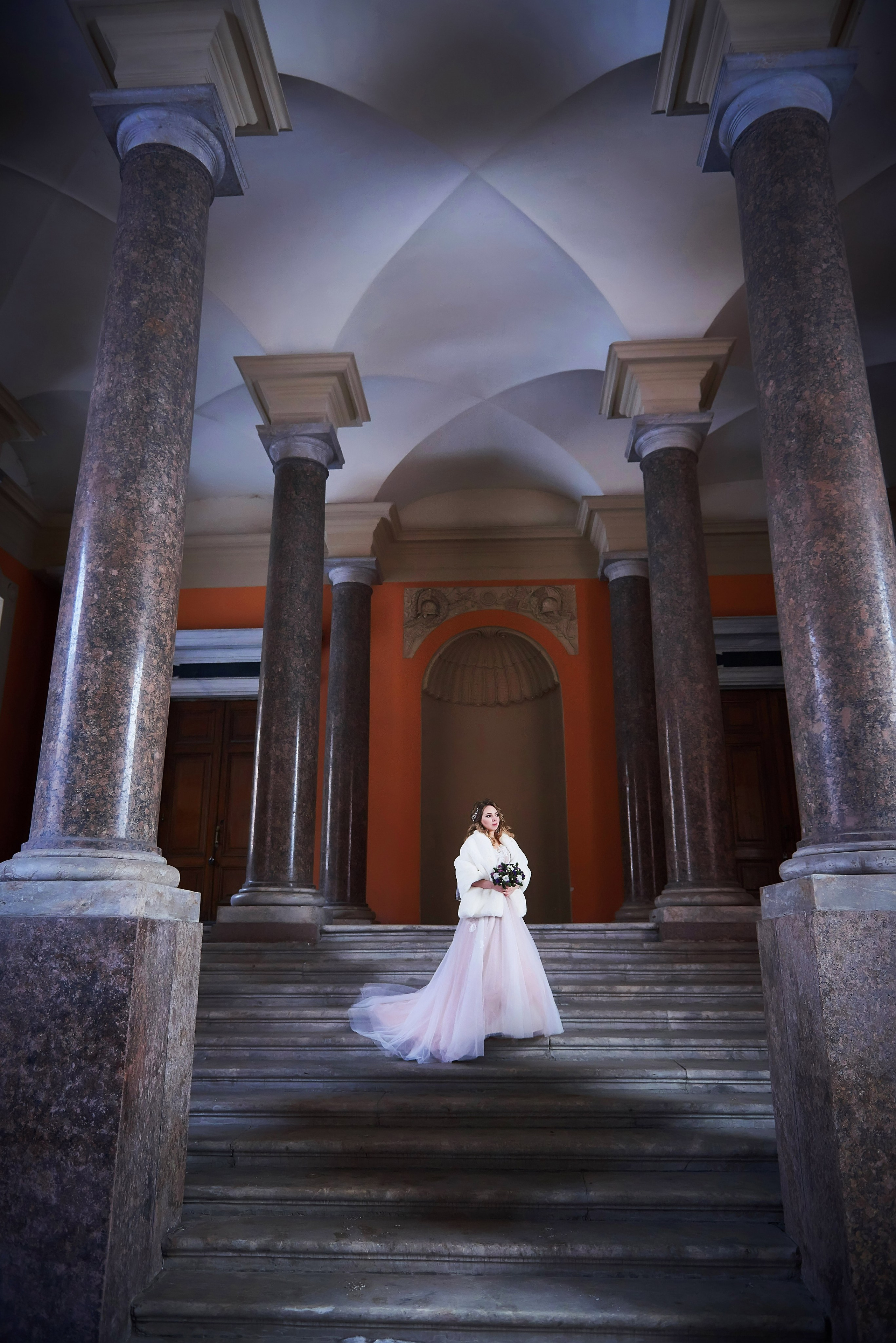 Елена и Иван (зимняя свадебная прогулка у Михайловского замка и фотосессия в Эрмитаже). Портретный, семейный и свадебный фотограф в Санкт-Петербурге и в Пушкине Ширяев Денис