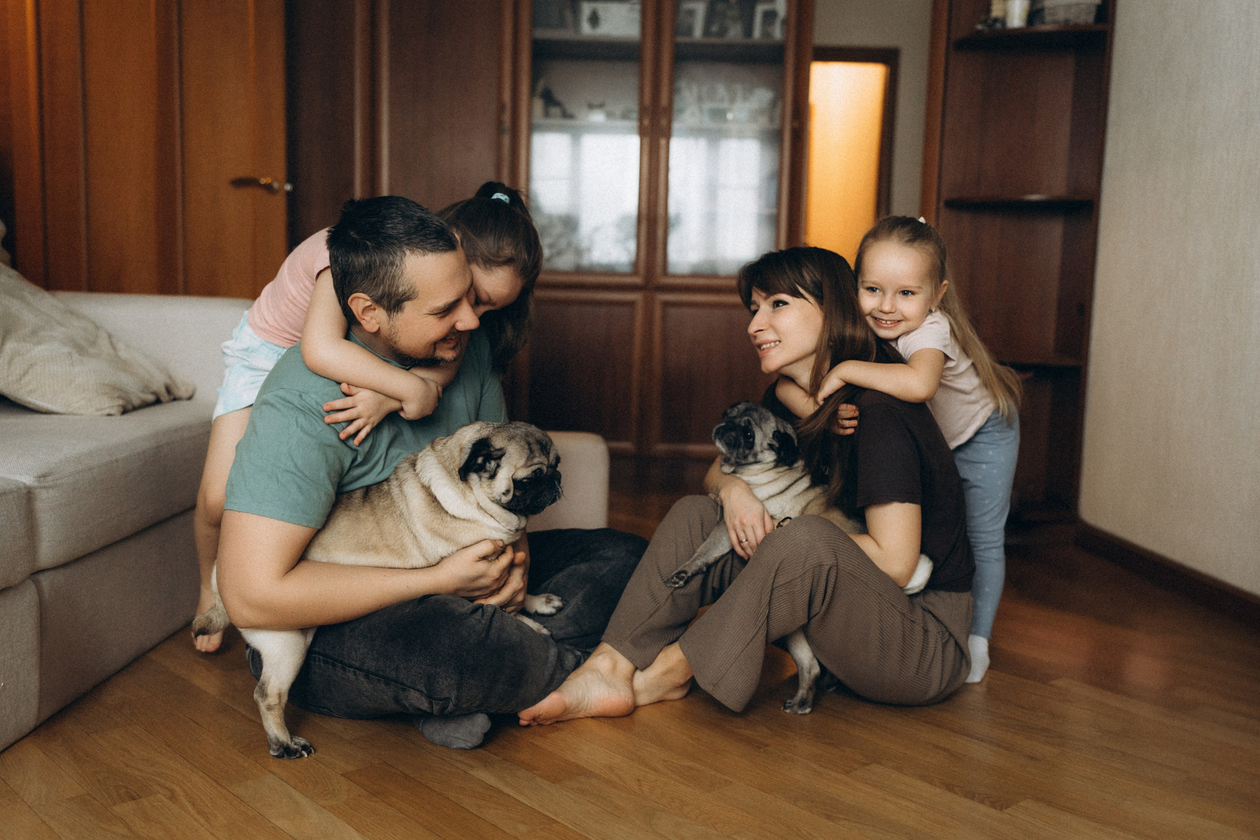 Уютная домашняя фотосессия Любы Димы Веры и Алины. Детский, семейный и ньюборн фотограф в Москве Юлия Шуарт