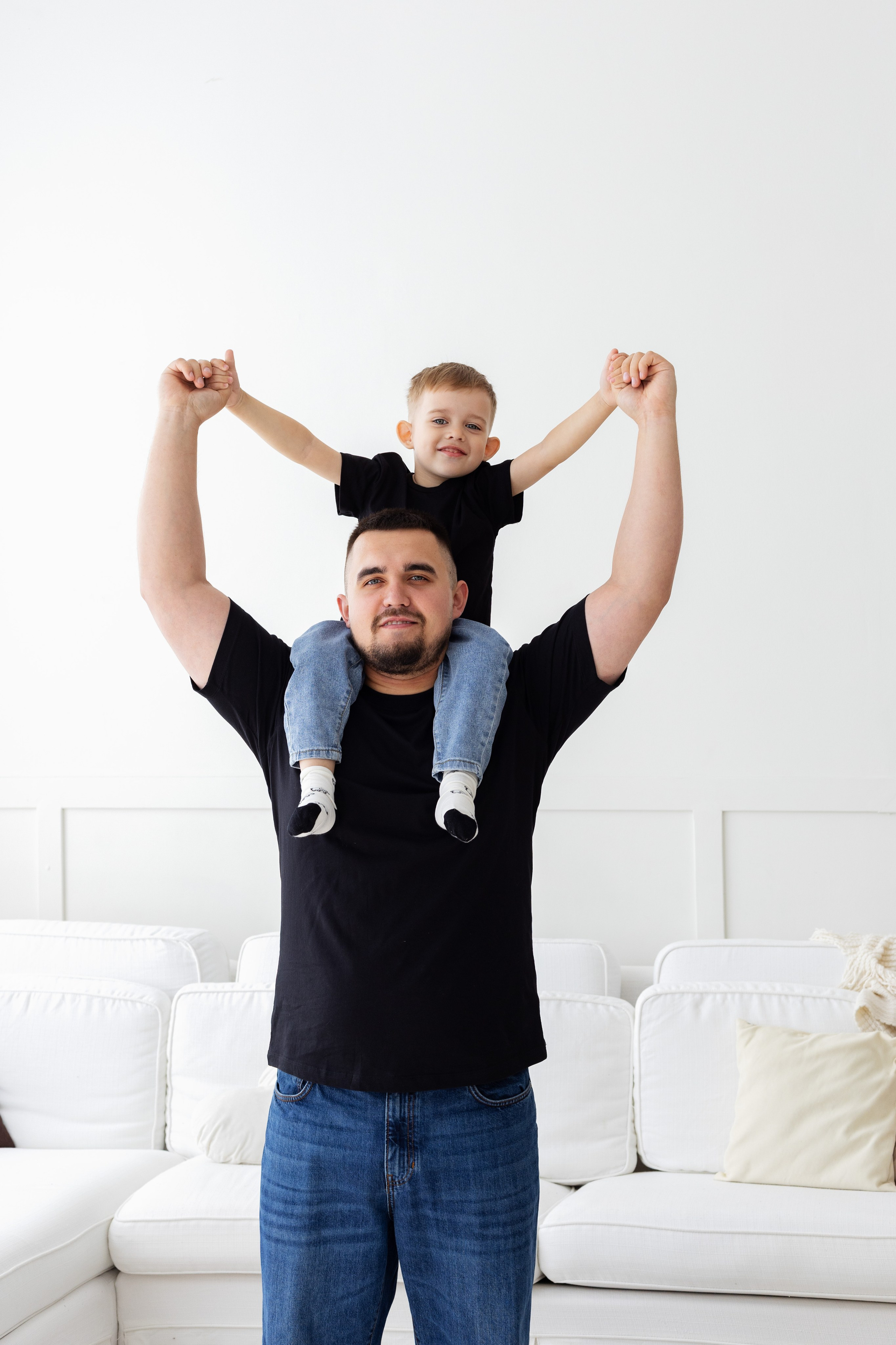 Семейная фотосессия в студии (Михаил, Крестина и Макар). Женский фотограф в Орске Новотроицке Динара Долганова