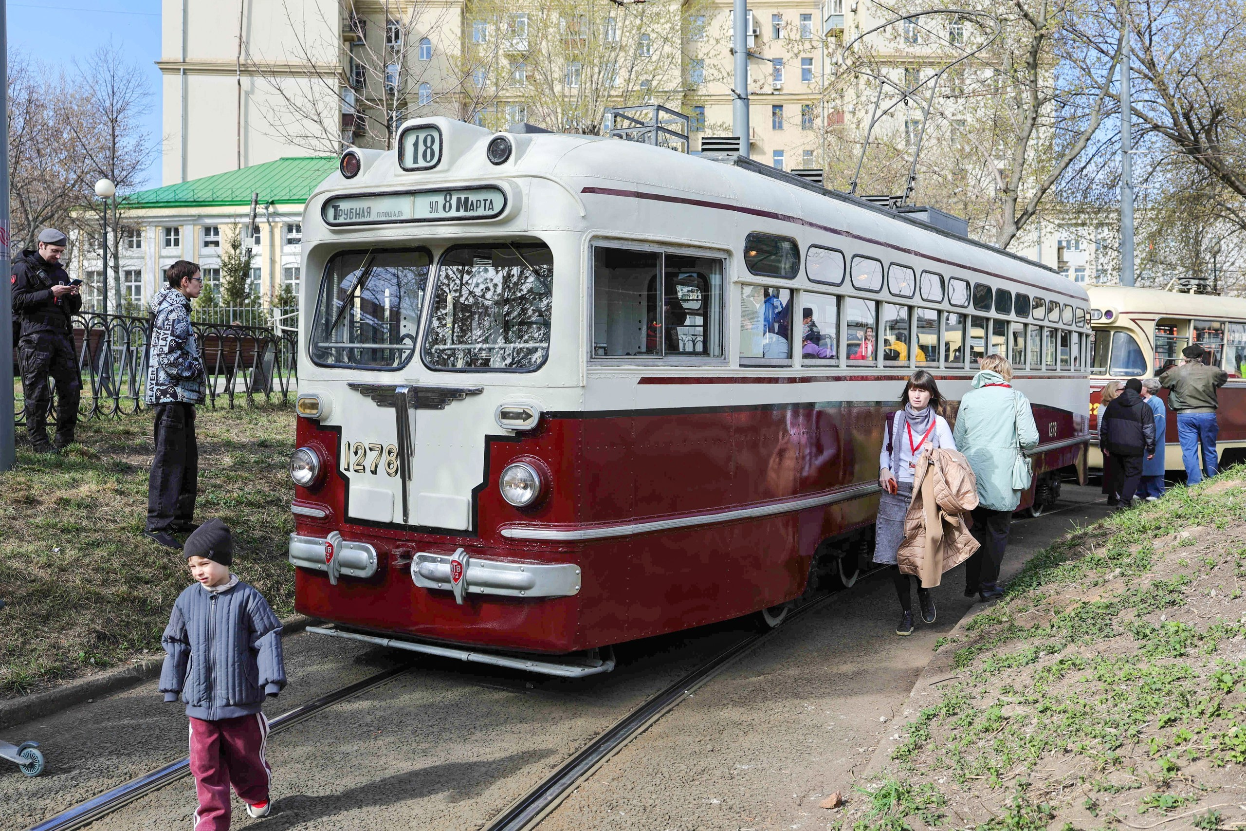 Парад трамваев. Репортажный, архитектурный, театральный и файн-арт фотограф Лена Мельникова в Москве