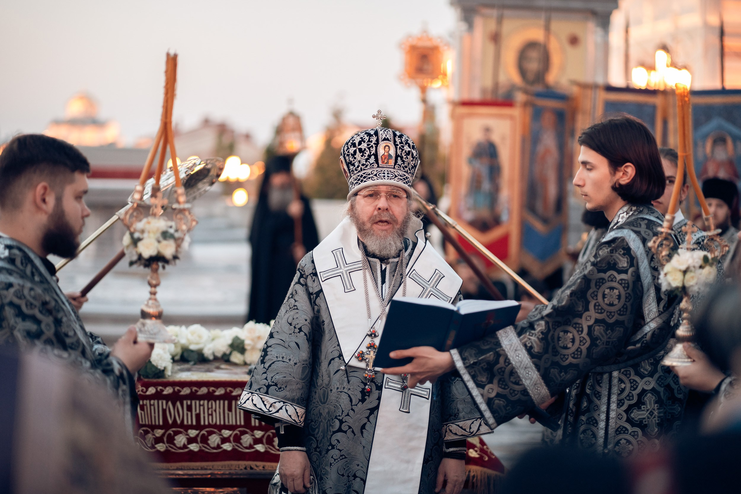 Богослужение Великой пятницы в Херсонесском монастыре Севастополь. Церковный фотограф Севастополь
