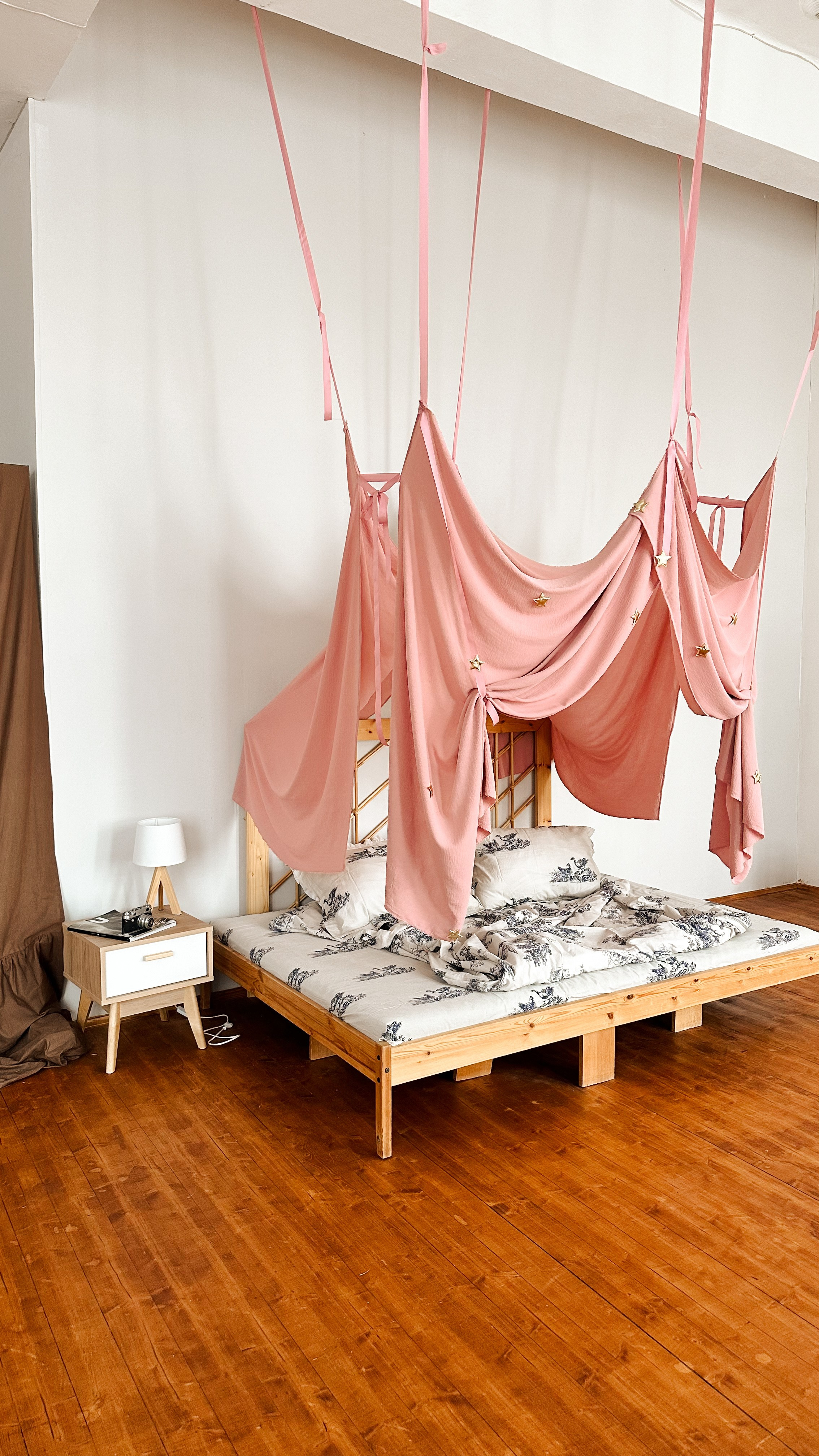 Интерьер фотостудии «Лофт Потолок», город Краснодар, ул. Зиповская 5 литер Х. Семейный и детский фотограф в Краснодаре Анна Трашкова