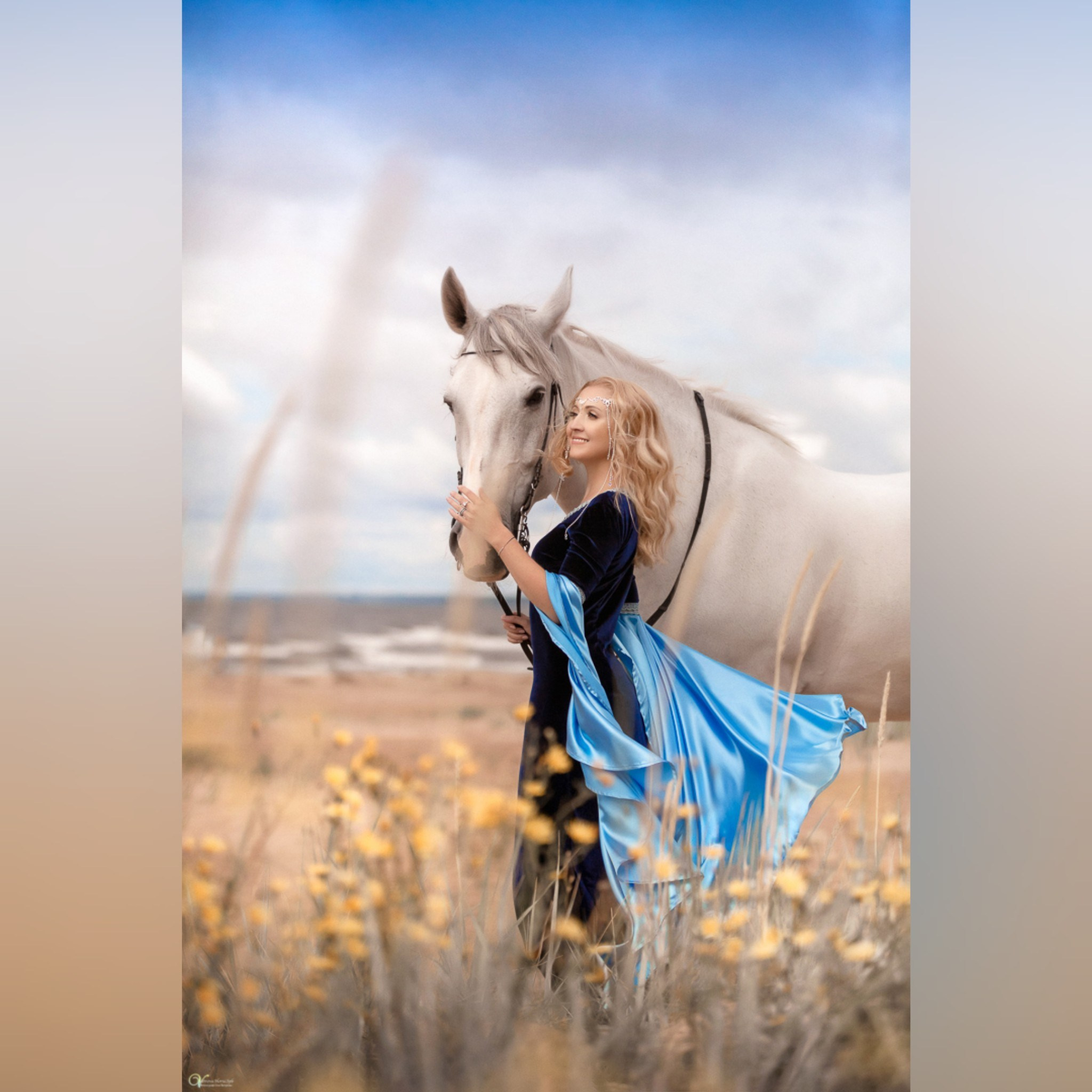 Фотосессия с лошадью летом в Питере, фотосессия с белой лошадью