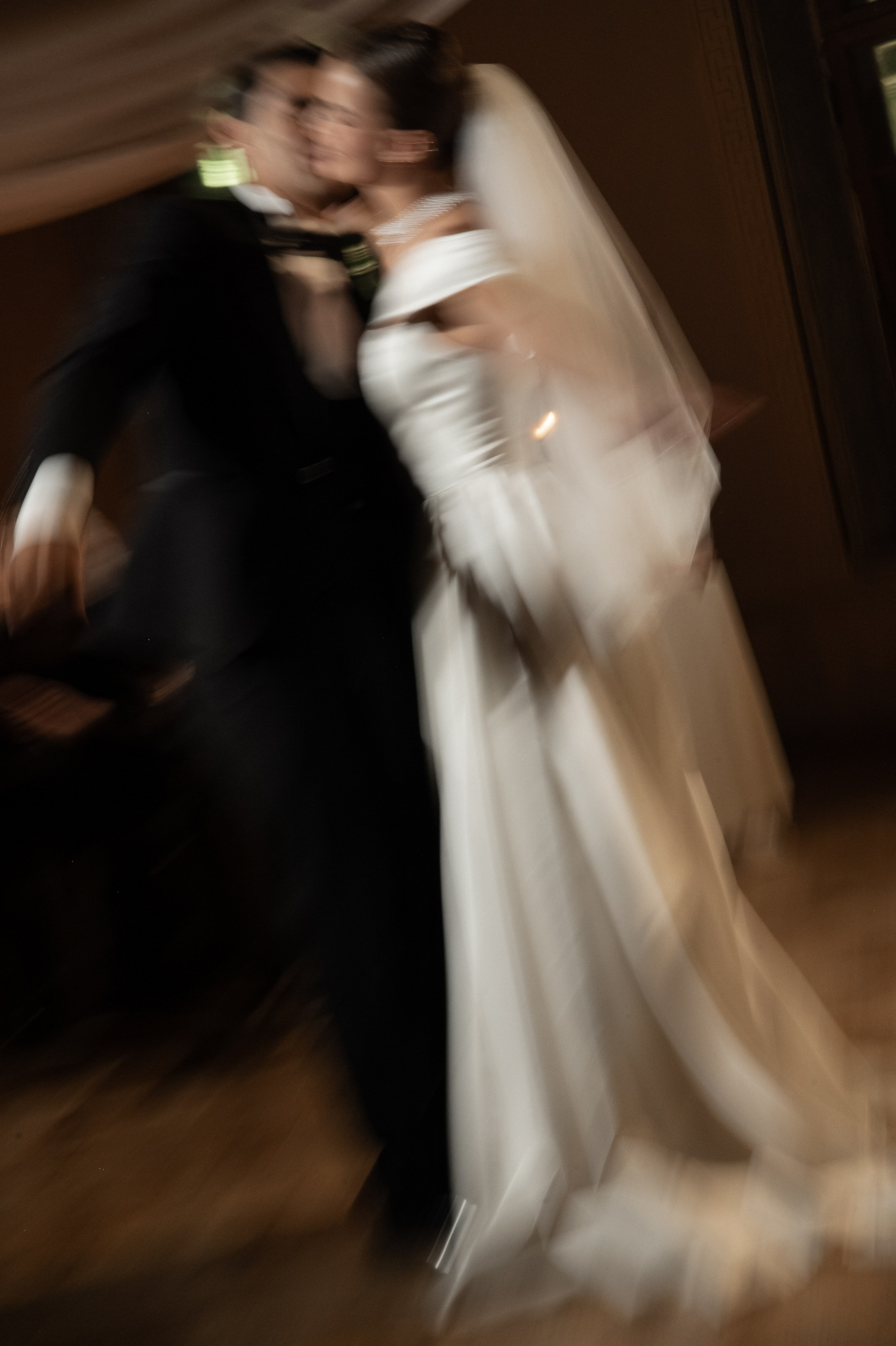 Камерный свадебный ужин при свечах в старинном особняке в фотостудии 21. Kult. Ярослава Ерина — свадебный фотограф в Москве