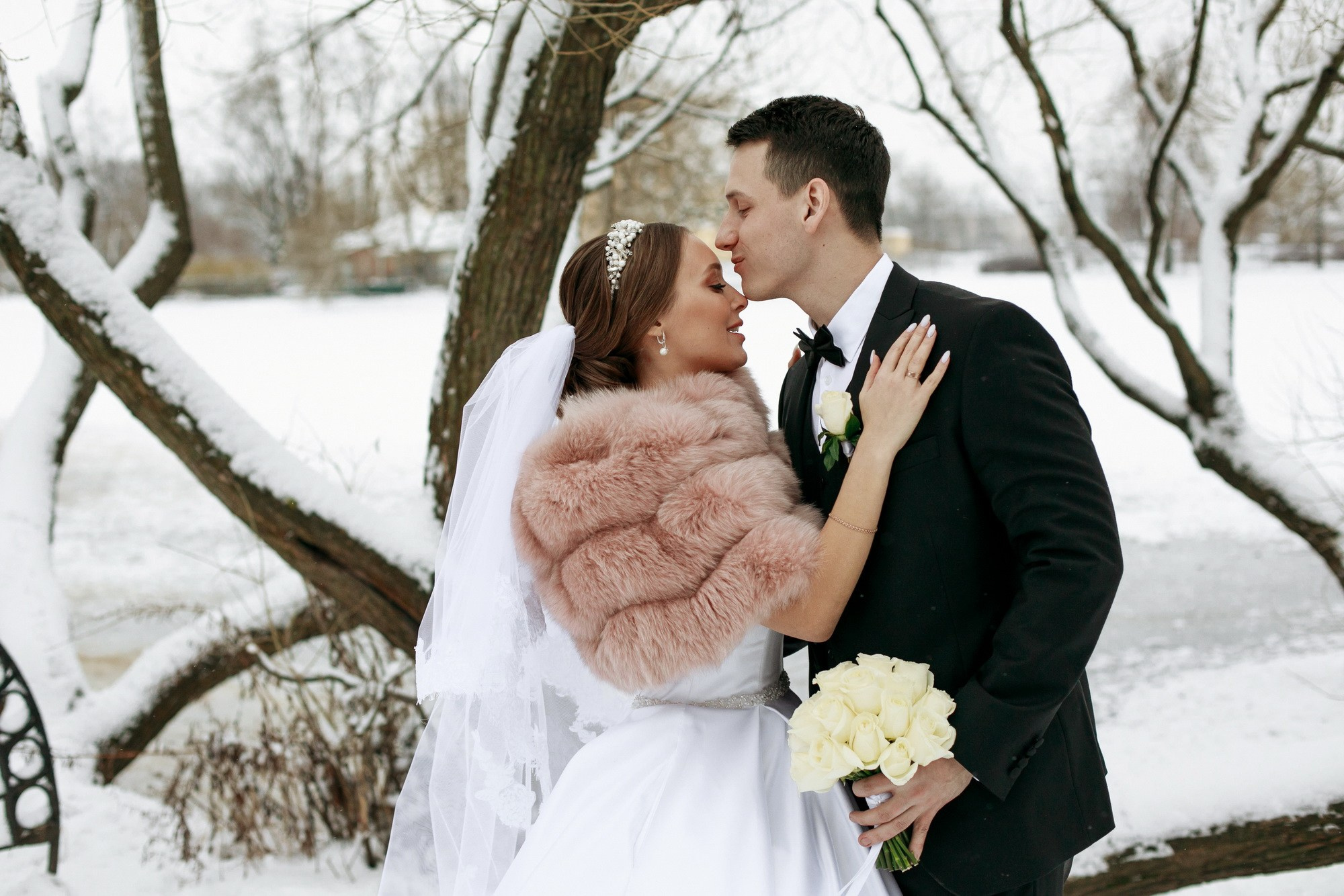 Свадьба с огоньком. Фотограф крещение венчание в Петербурге! Помогает подобрать храм и посоветовал душевного батюшку в СПб