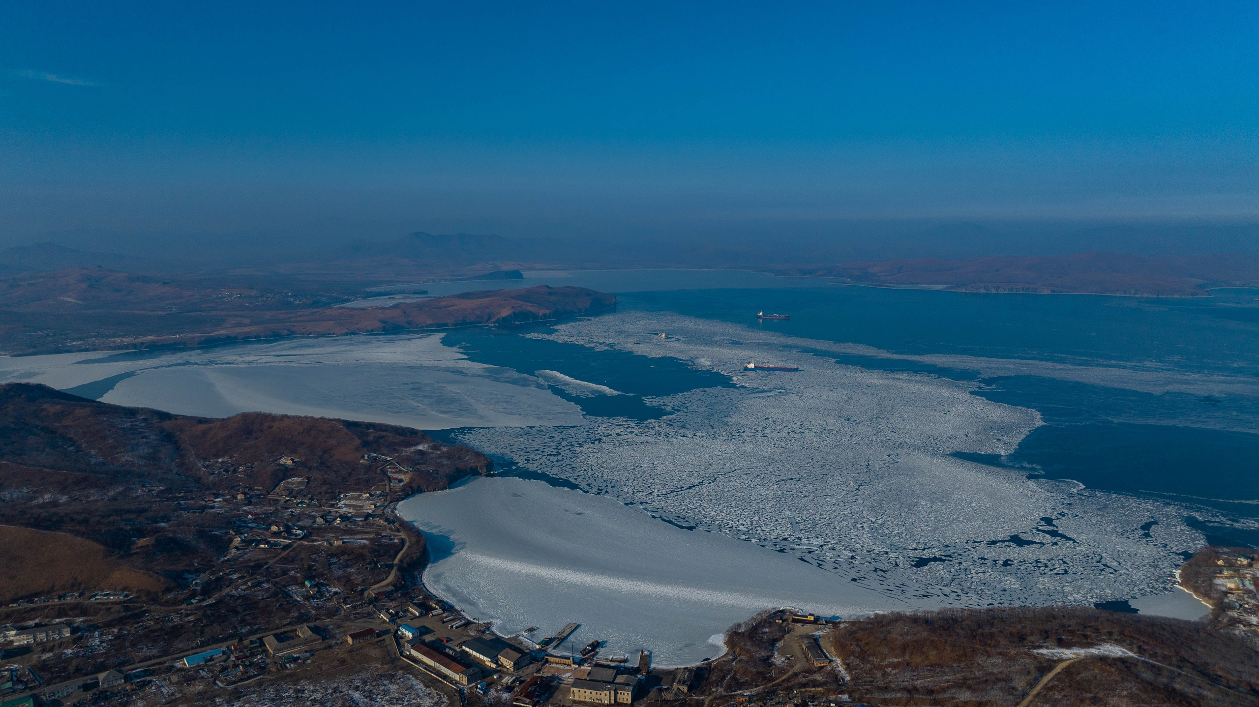 Кекур Пьющий верблюд. Турист оптимист
