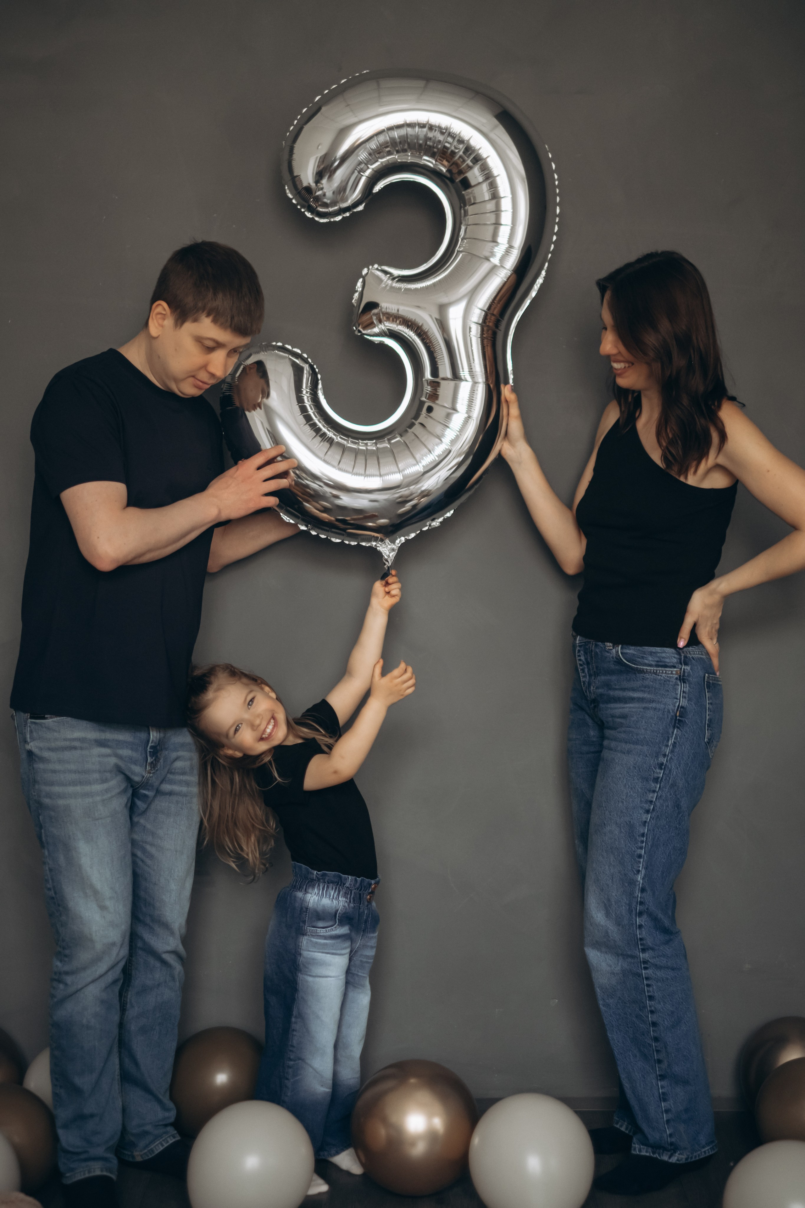 Фотосессия «День рождения» в минималистичной студии. Фотограф Новосибирск Анна Рождественская