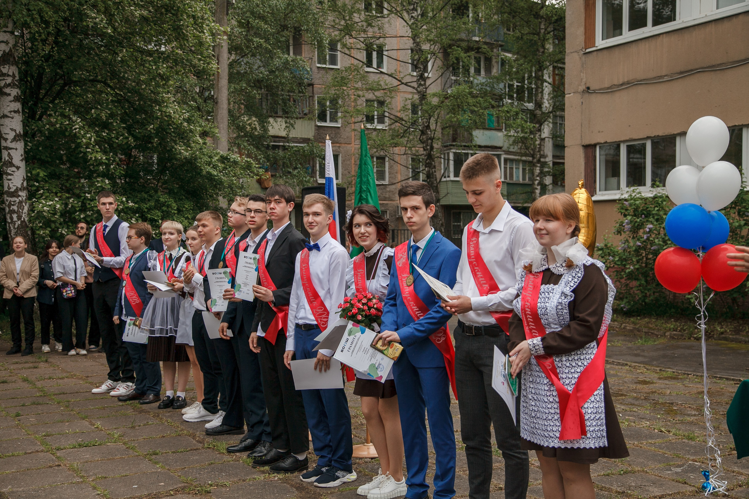 Последний звонок. Ирина Коновалова школьный фотограф. Выпускные альбомы Ярославль