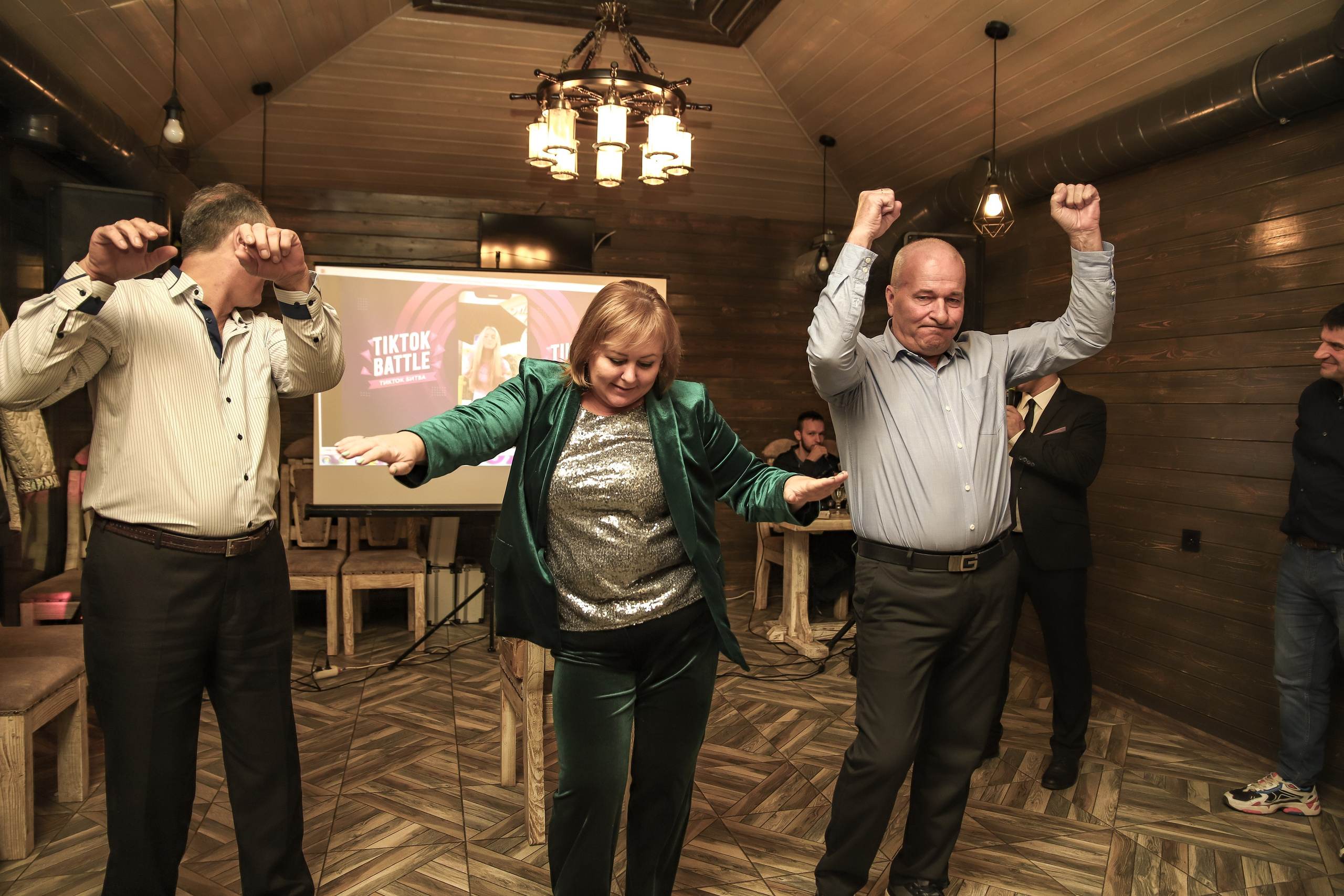 Репортаж торжества в ресторане. Семейный свадебный интерьерный фотограф Тверь Санкт- Марина Свистунова