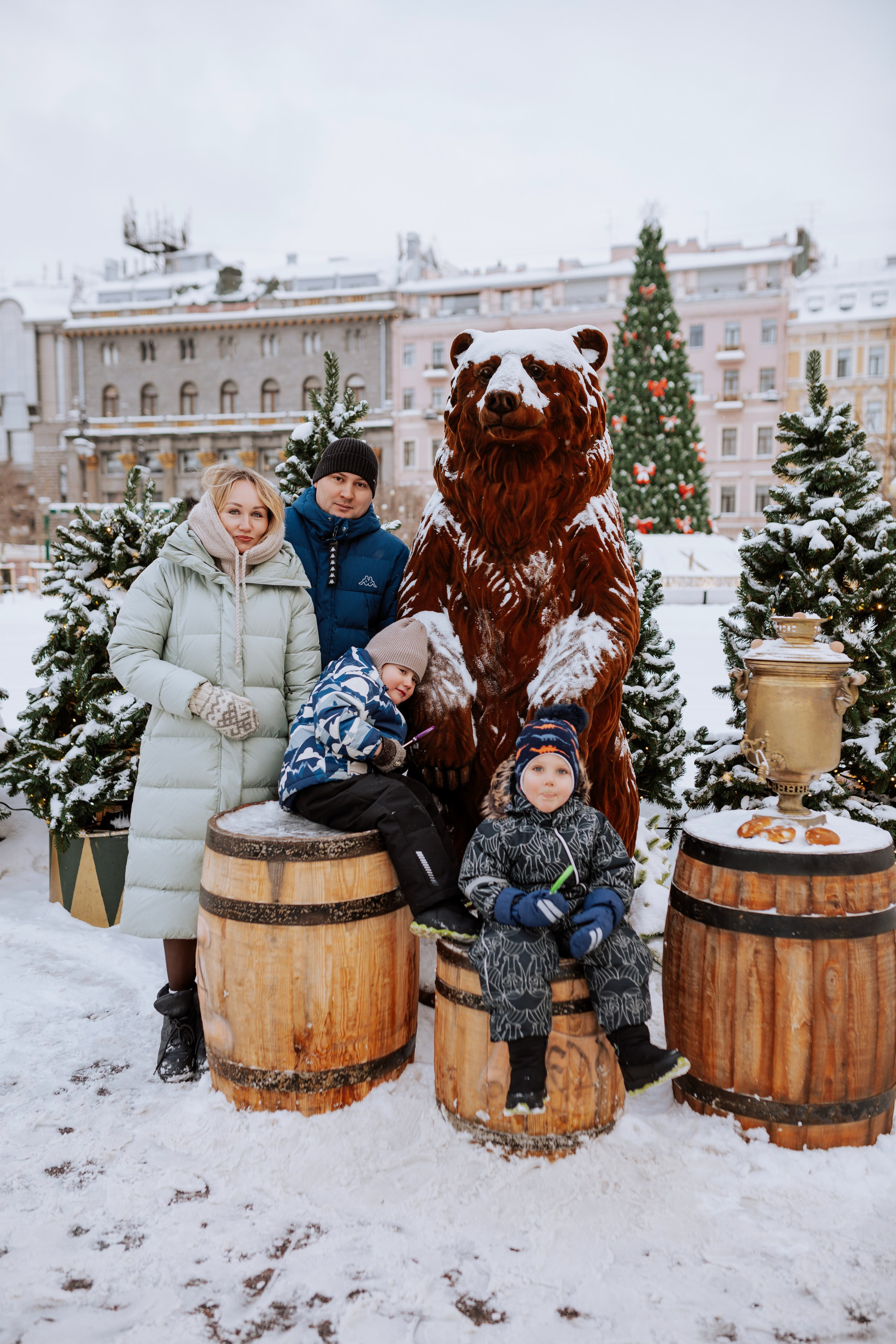 Семейная, Манежная площадь