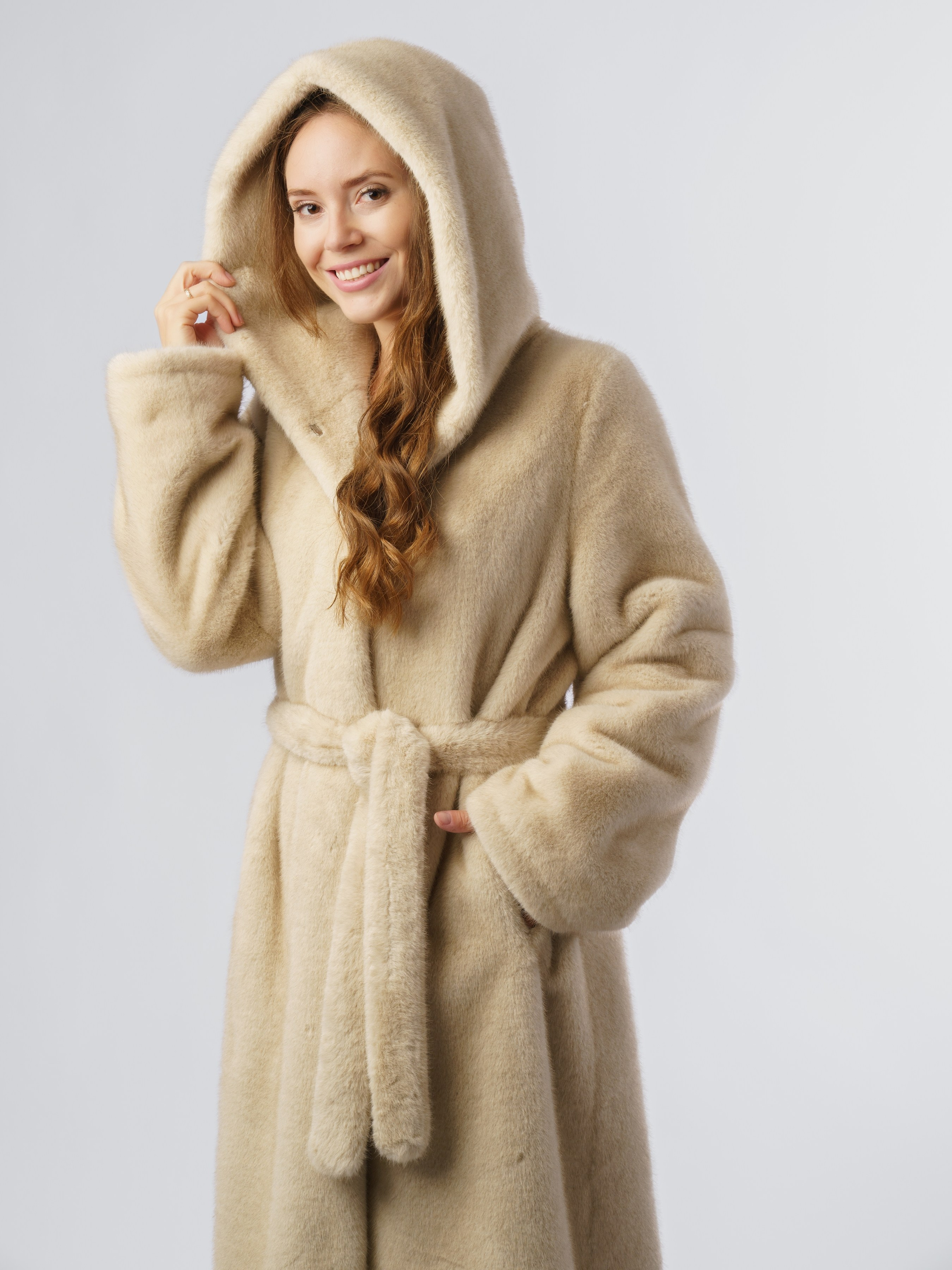 Шубы, модель Кристина. KED Production — продакшн из СПб. Создаём фото, видео и контент, который помогает брендам и селлерам продавать больше