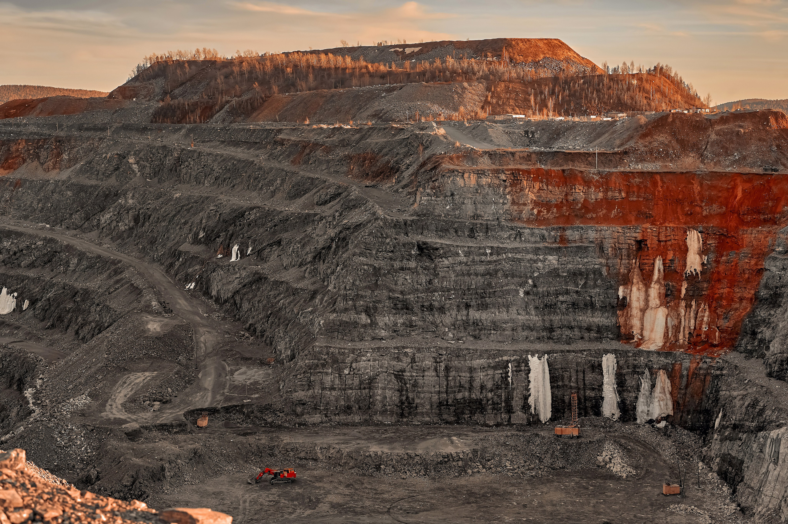 Карагайский карьер г. Сатка «Группа Магнезит». Фотограф Яковлев Роман — Красноярск