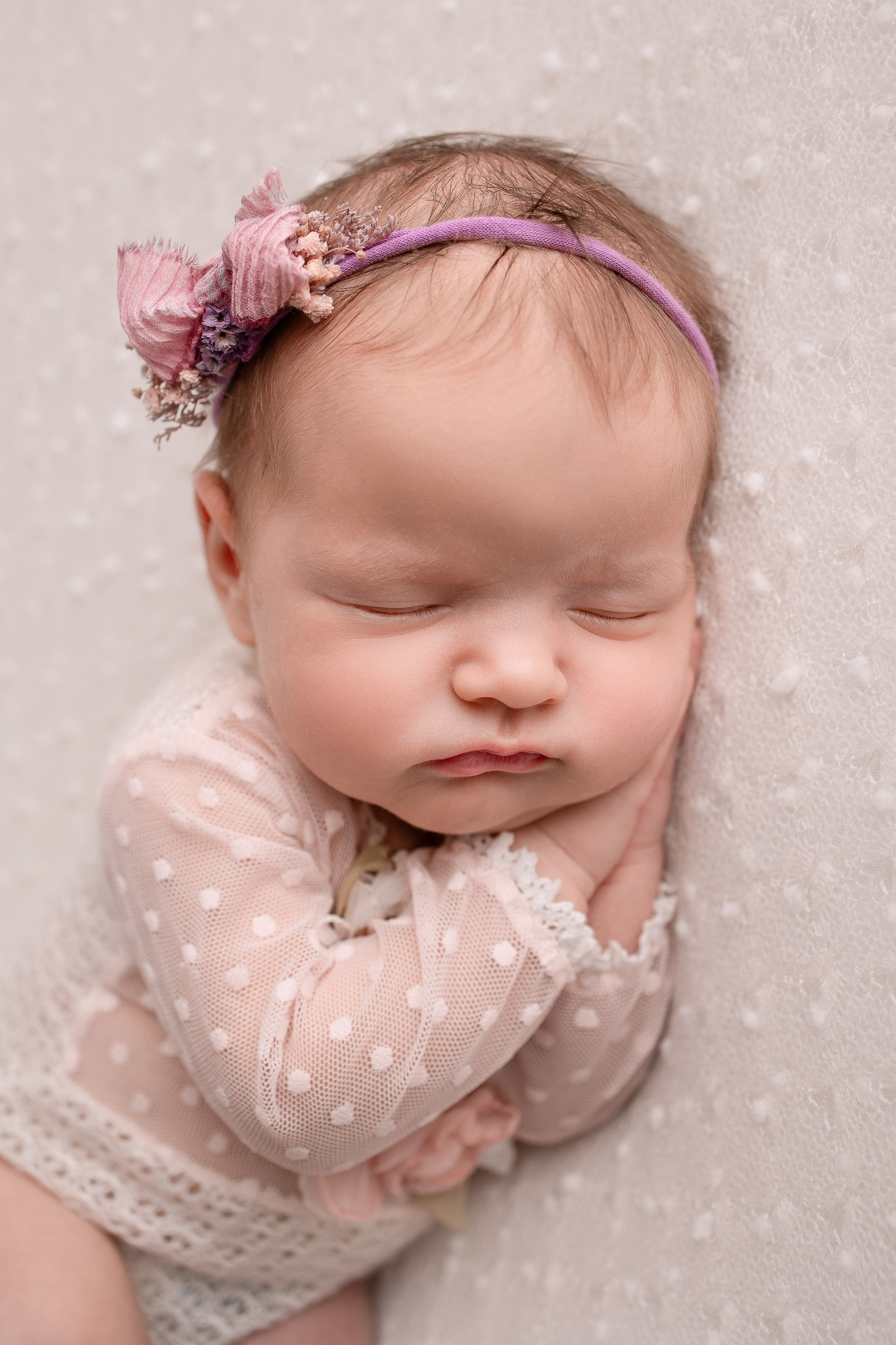 Нежная и милая фотосессия первых дней жизни Вашего ребенка в Минске. Фотограф новорождённых Минск — стоимость newborn фотосессии в Минске