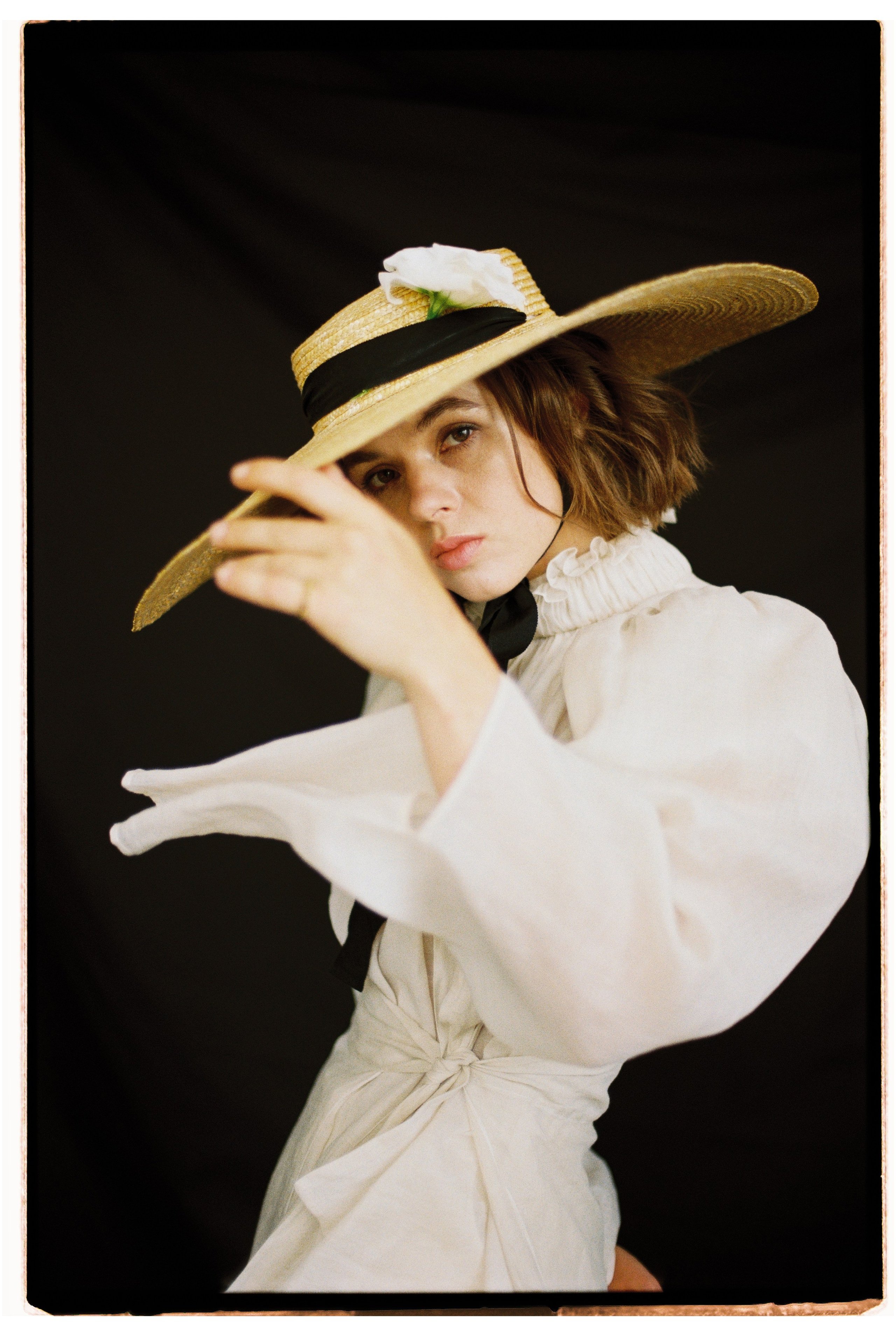 Анастасия и цветы. Свадебный и фэшн фотограф в Москве и Санкт-Петербурге