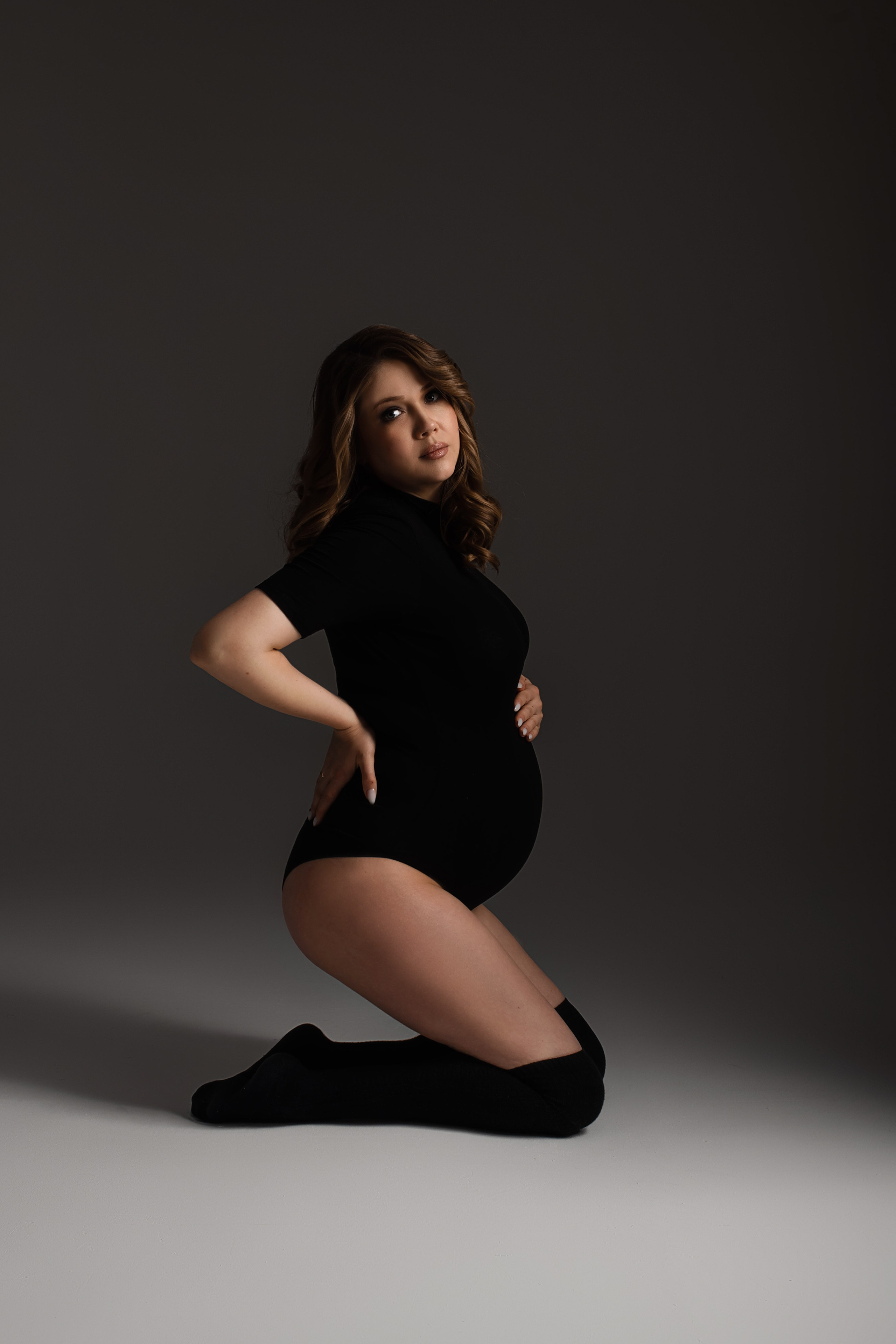 Боди 42-46 черное плюс гольфы. Фотограф Анна Качан