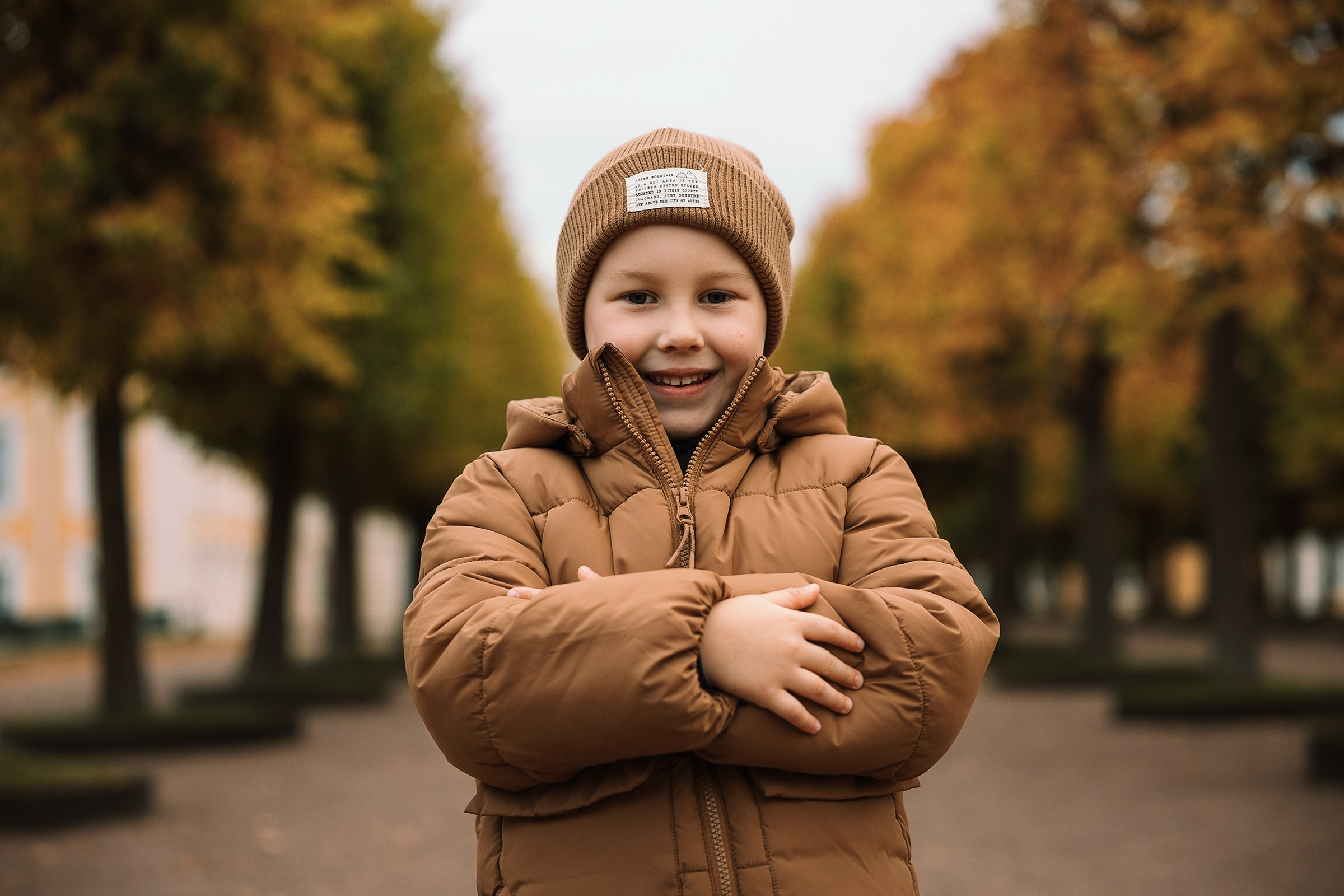 Детский портрет в осеннем парке