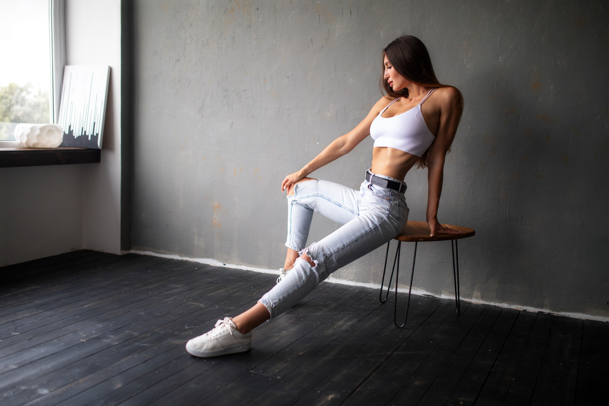 Съемка с Викторией в студии с минимальным интерьером в формате для «себя»