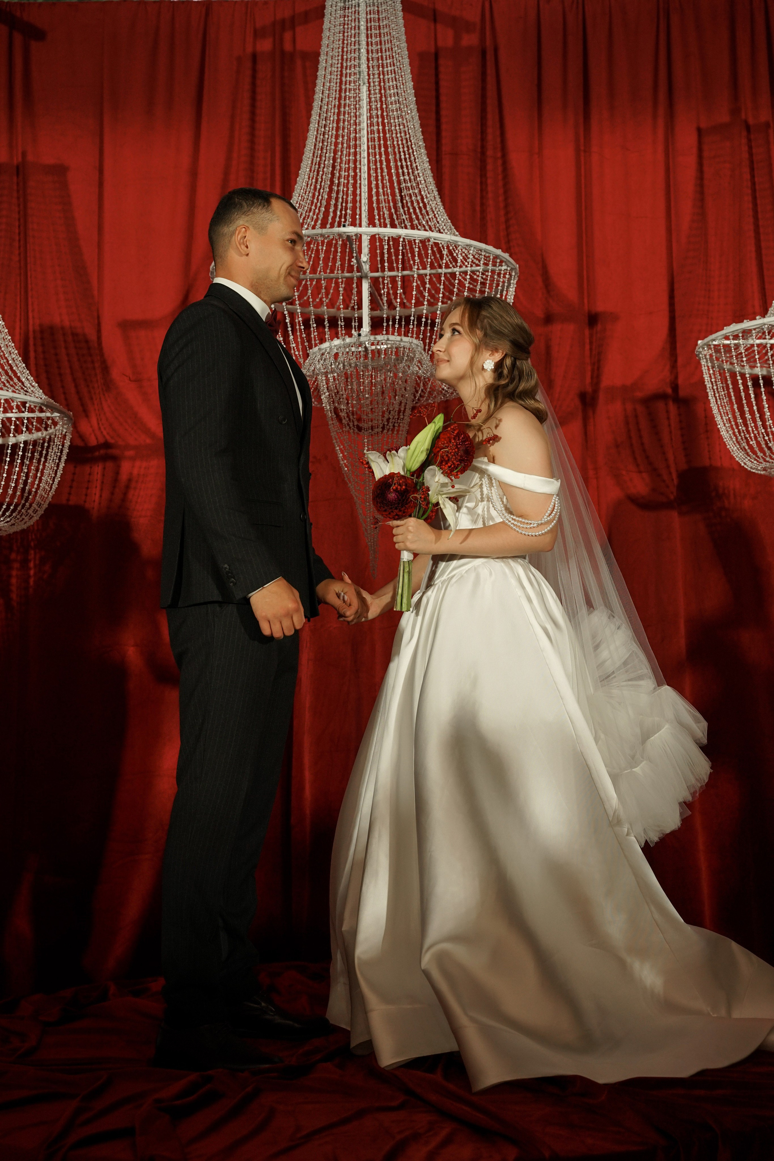 Кристина и Андрей: лавстори в гостинице и динамичный банкет. Фотограф в Иркутске