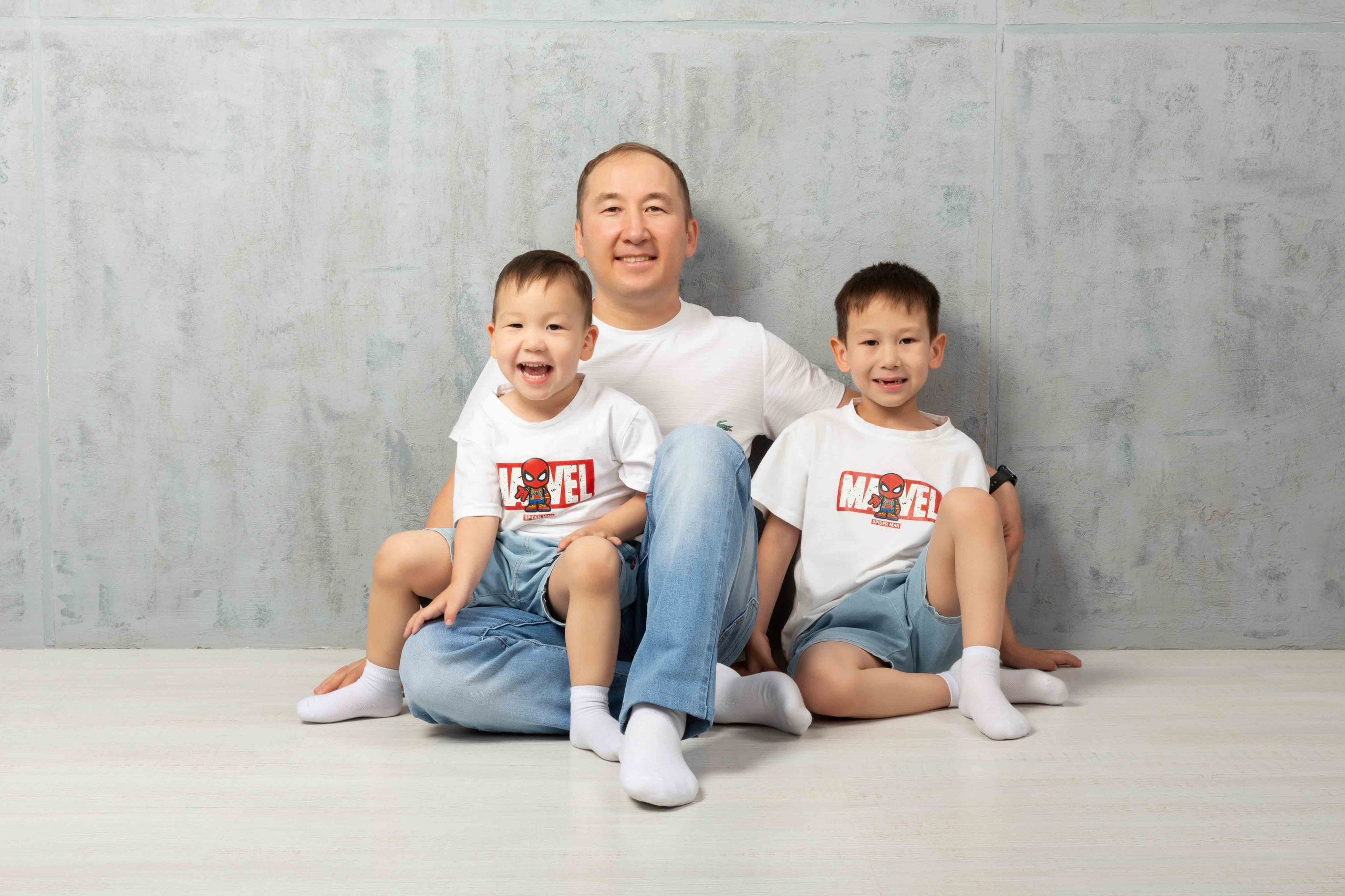 Данагуль и семья. Фотостудия Алматы. Семейная и детская фотостудия Family studio.Фотограф Алматы