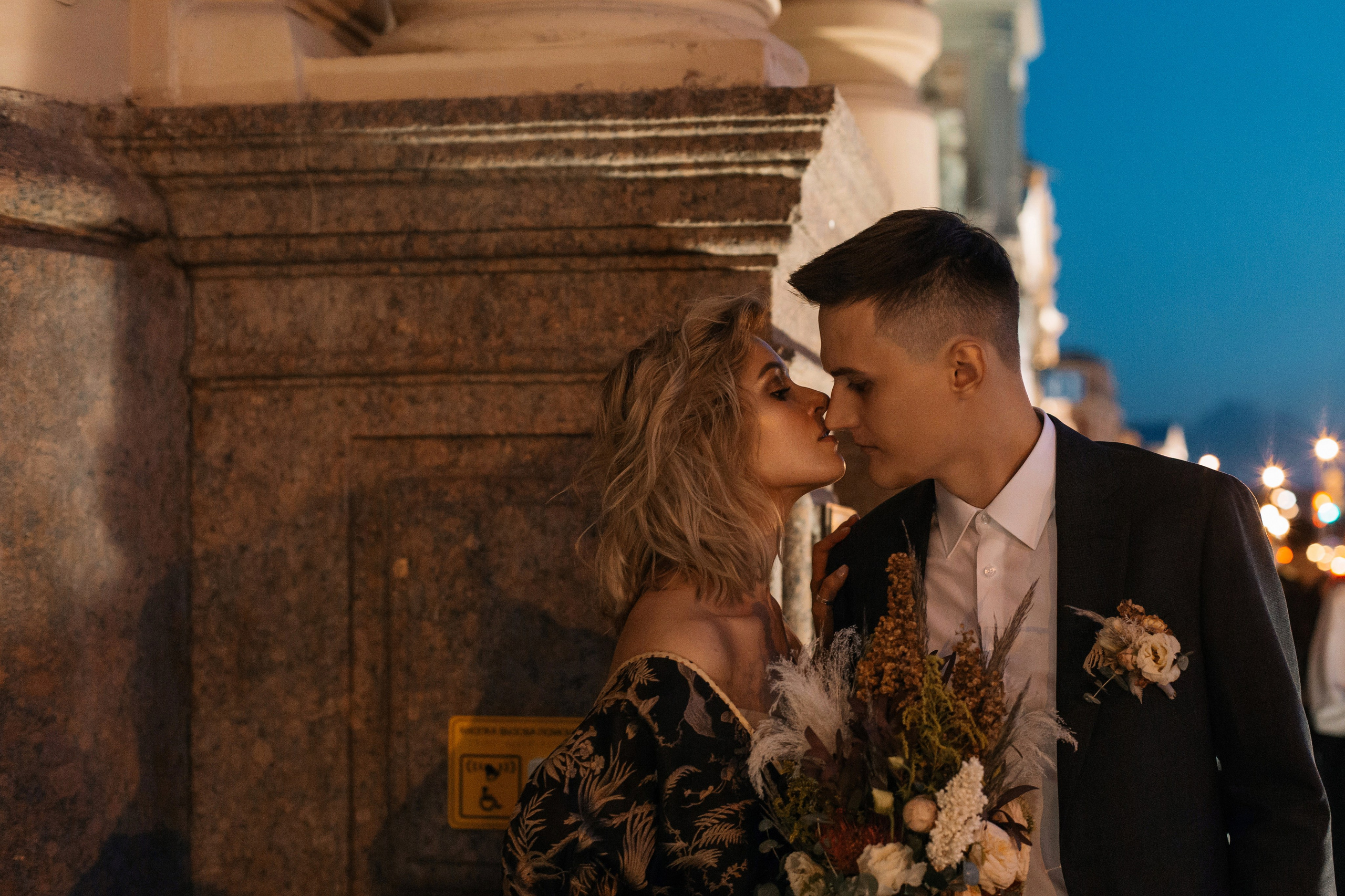 Свадьба для двоих с прогулкой в Выборге. Свадебный фотограф в Санкт-Петербурге Вика Стукачева