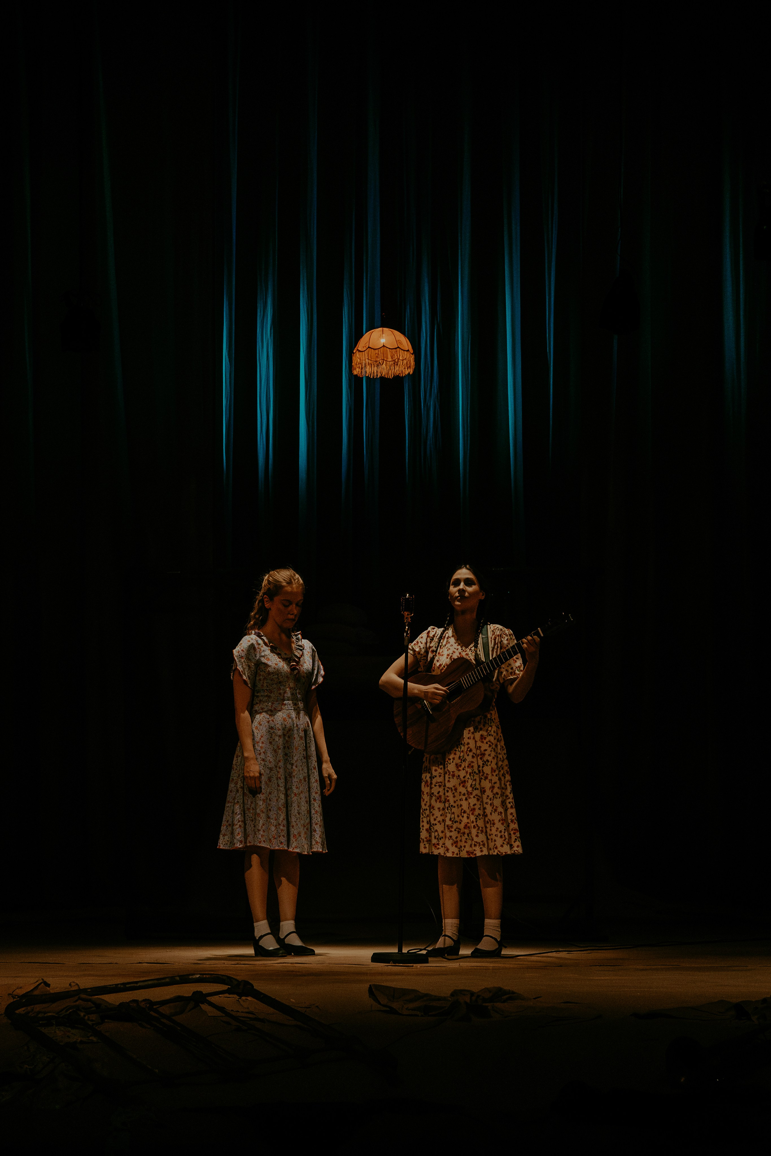 Театр Юного Зрителя " Не покидай меня». Фотограф Марк Файзулин