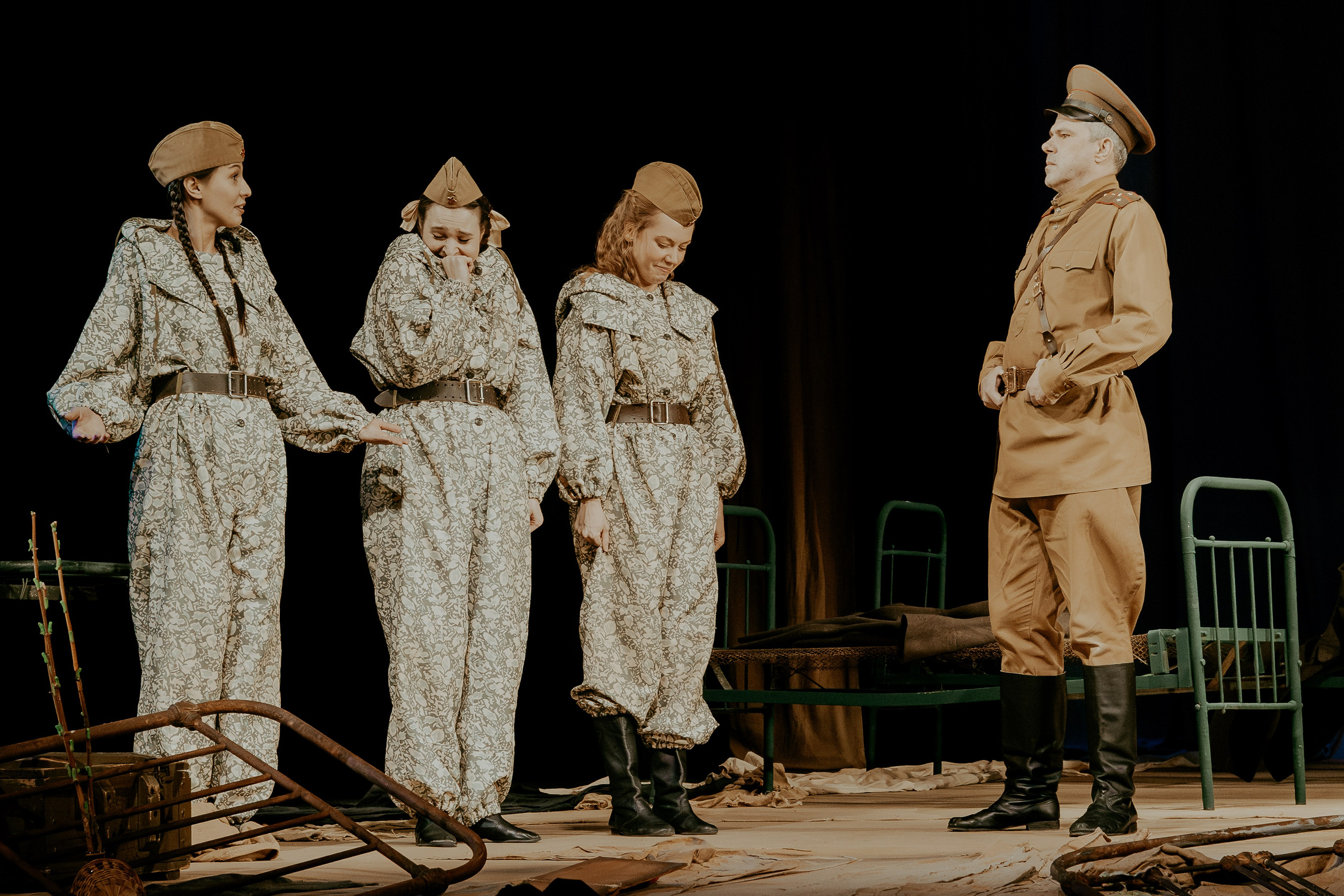 Театр Юного Зрителя " Не покидай меня». Фотограф Марк Файзулин