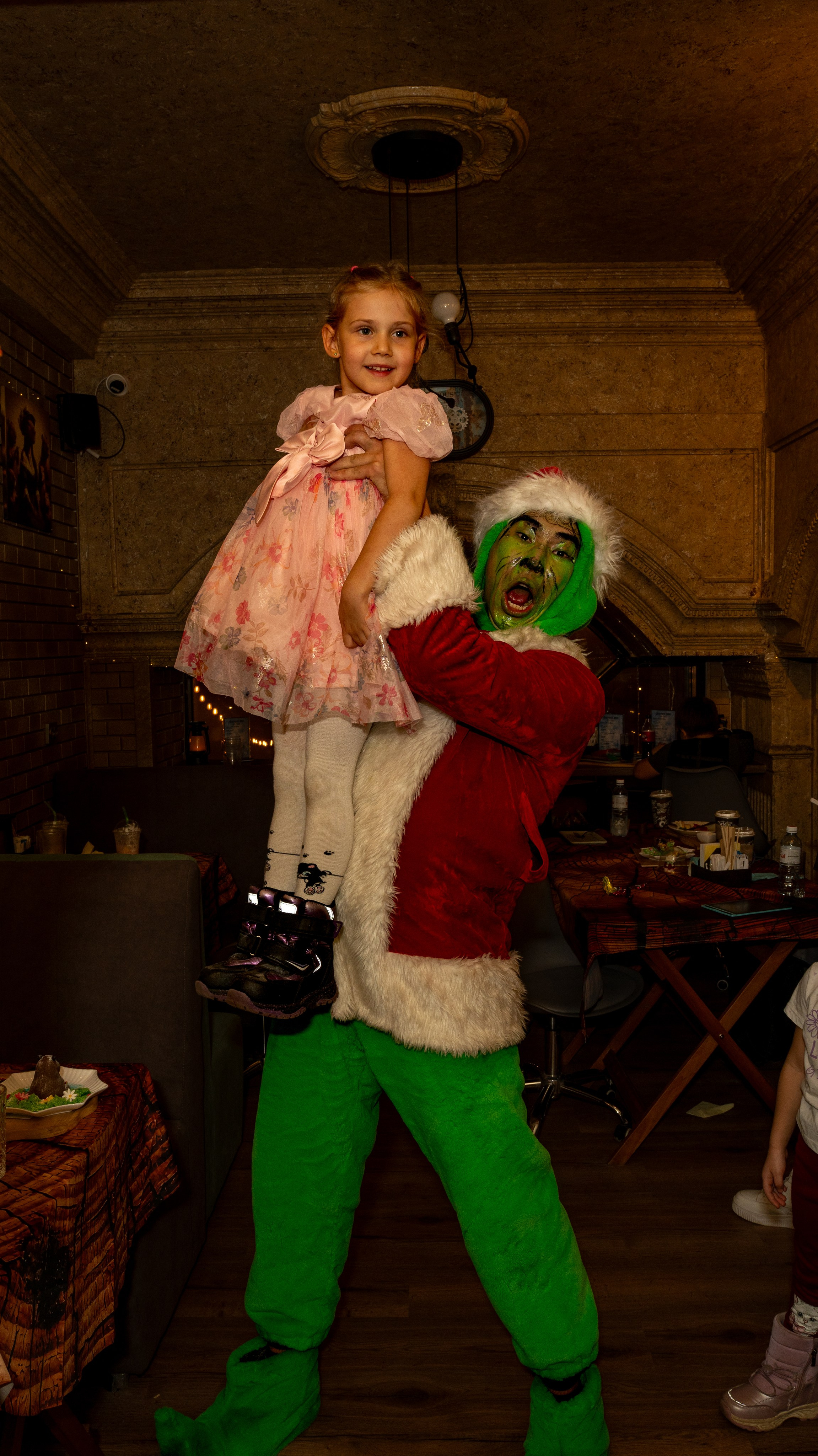 '25 Christmas at KofeBara. Stan Sidel’s Art