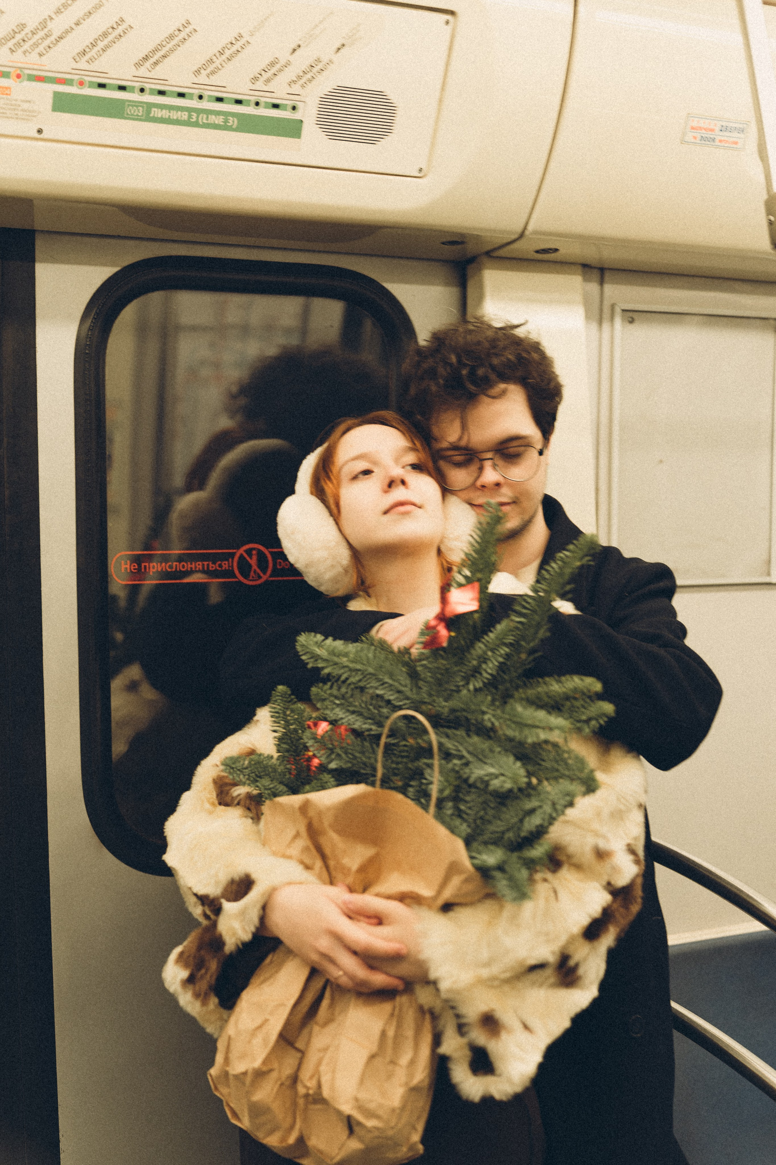 НОВОГОДНЯЯ ФОТОСЕСИИЯ ПАРЫ В МЕТРО ЛЮБОВЬ. Профессиональный фотограф, Санкт-Петербург — Виктория Богомолова