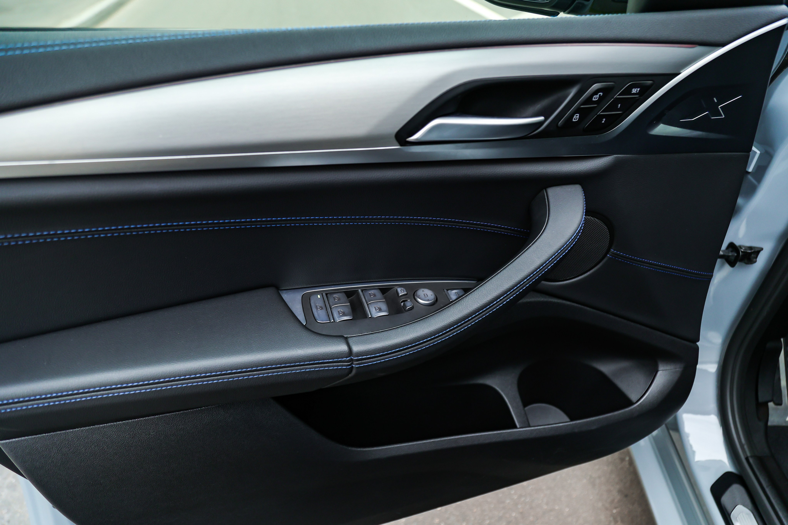 2021 BMW X4. Mixturecaptures