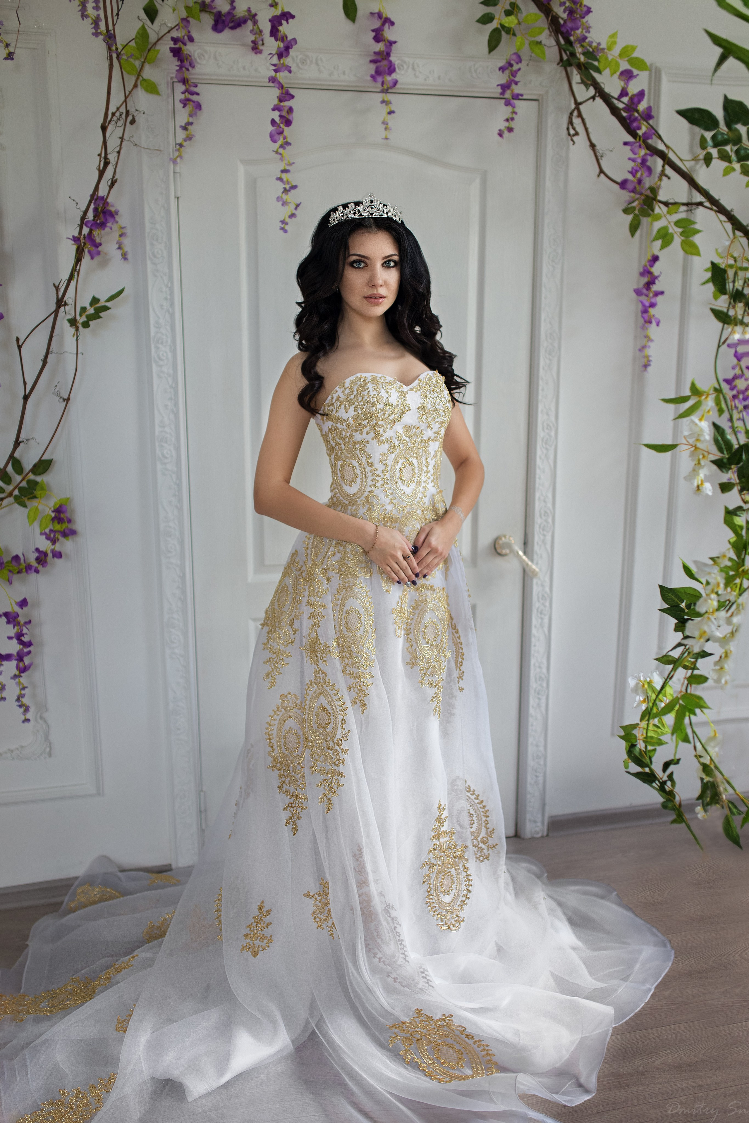 Съемка в студии с интерьером с Кристиной в белом пышном платье в формате для «себя»