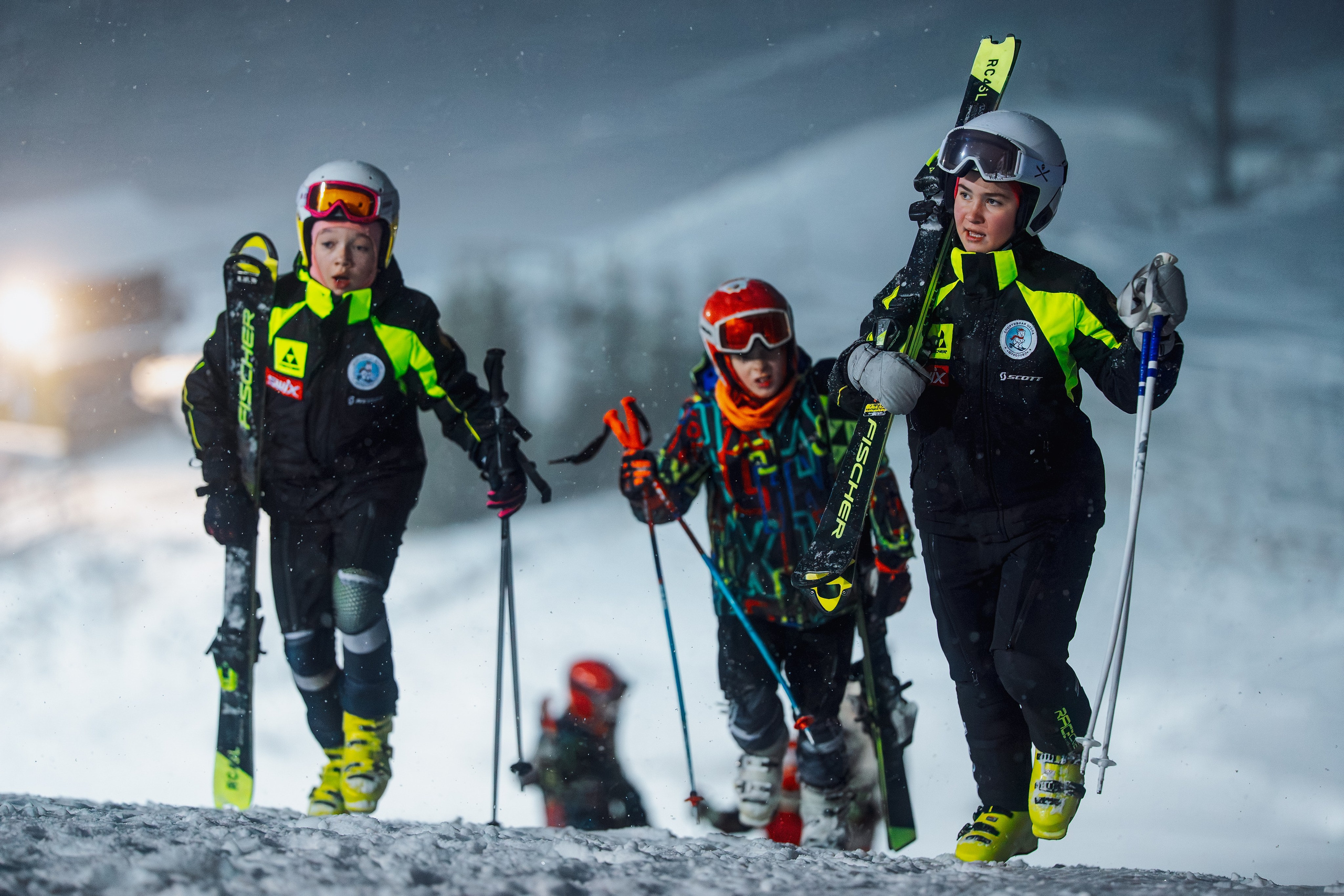 2025.12.25 | Горные лыжи. Тренировка. Шуколово, 5й склон. Фотограф Студитский Евгений