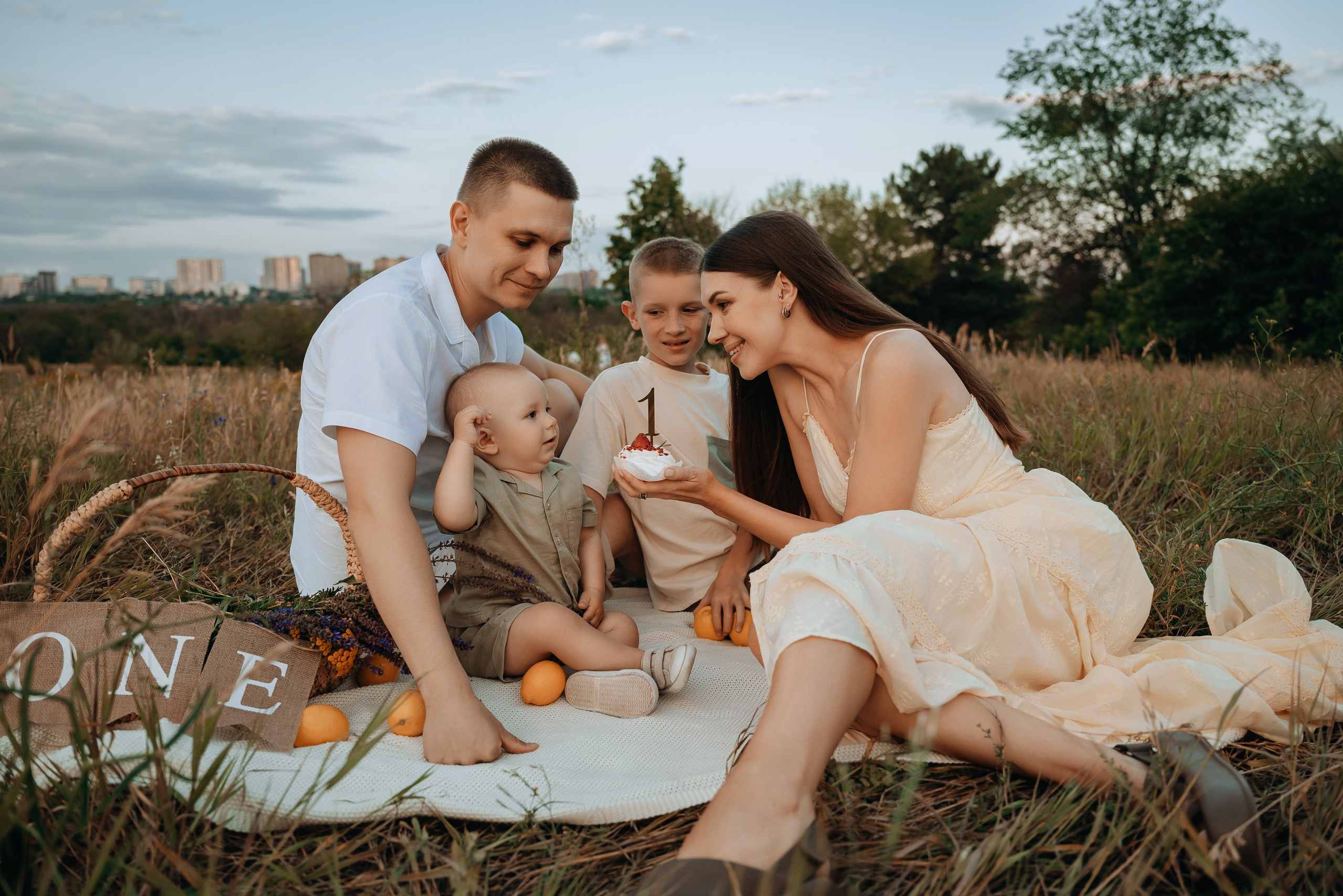 Годик на прогулочной семейной фотосессии. Семейный и детский фотограф Кущ Наташа