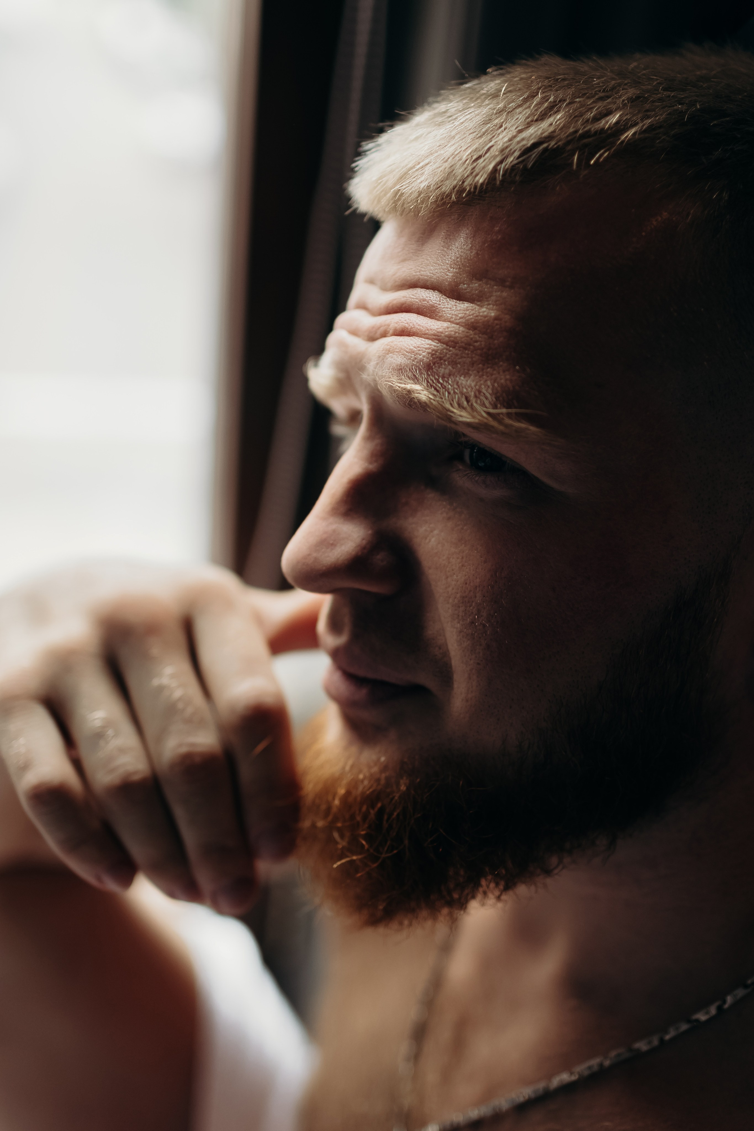 Александр и Елена (сборы, ресторан). Фотограф свадебный семейный в Красноярске Шукшина Наталья