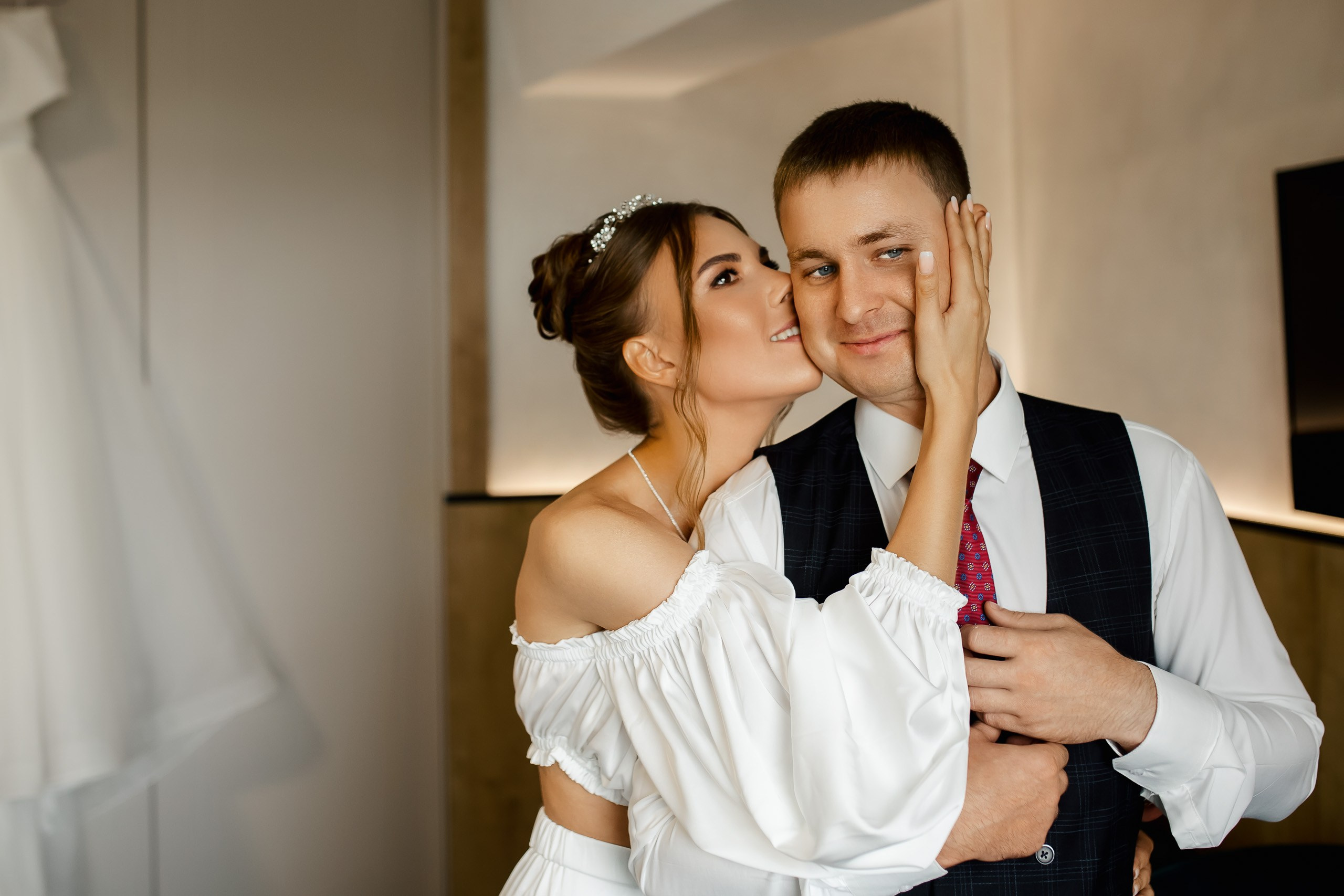 Евгений и Юлия. Совместные сборы. Интурист. Выездная. Фото с Китами. Свадебный фотограф в Хабаровске