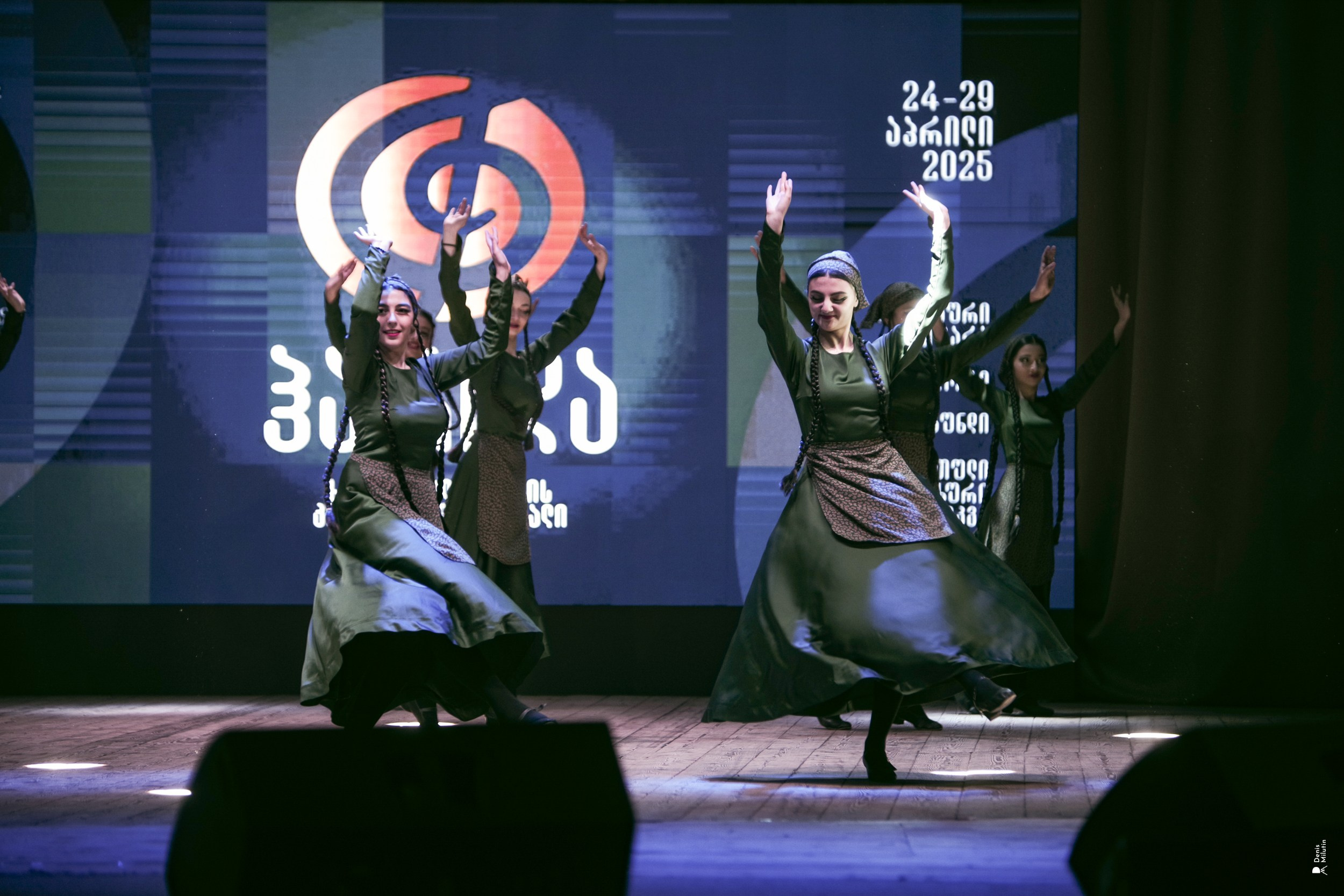 Танцы в Хоби. Портретный фотограф Денис Милютин