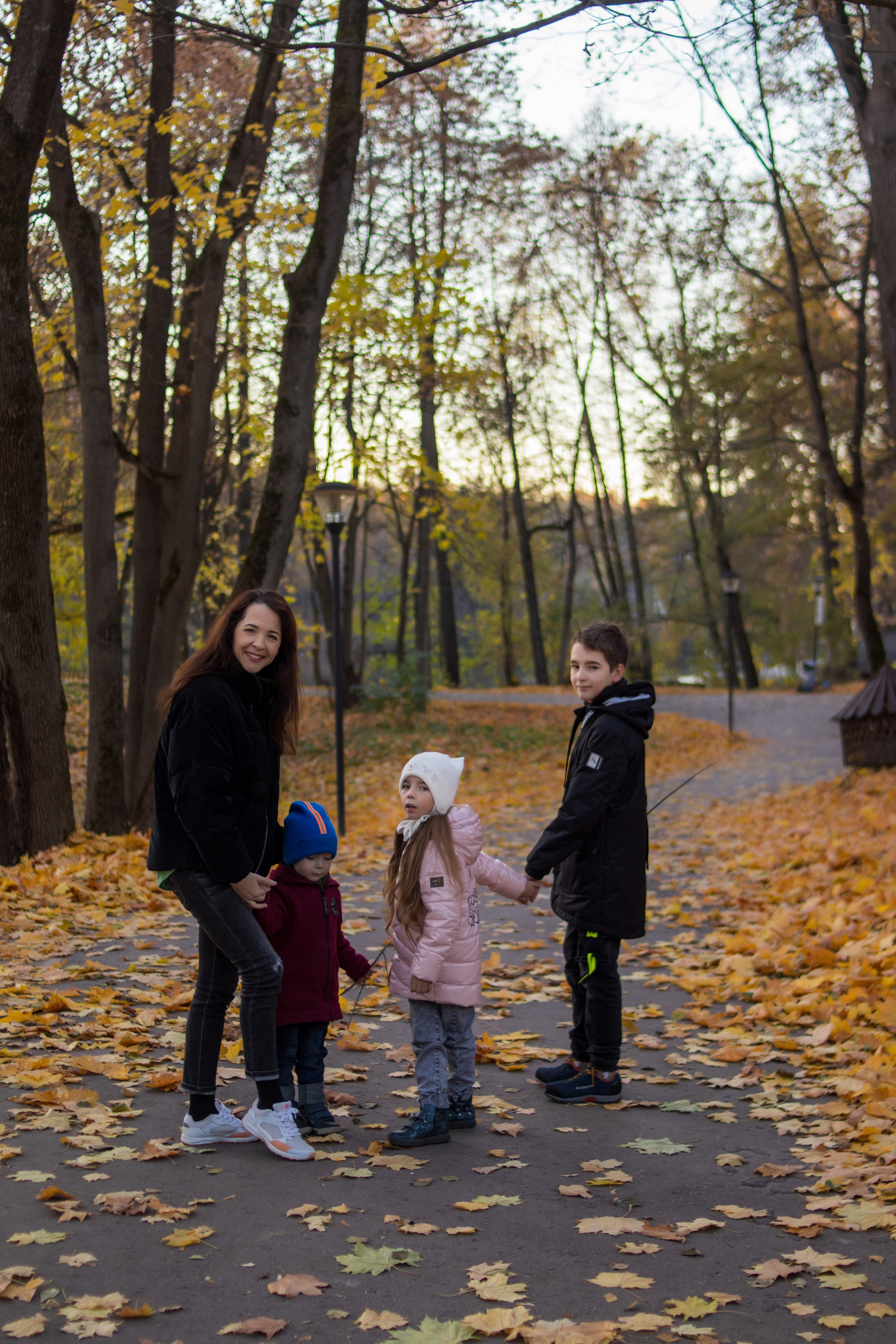 Мария с детишками в парк-отеле «Воздвиженское». Фотограф в Серпухове Наталья Руденко