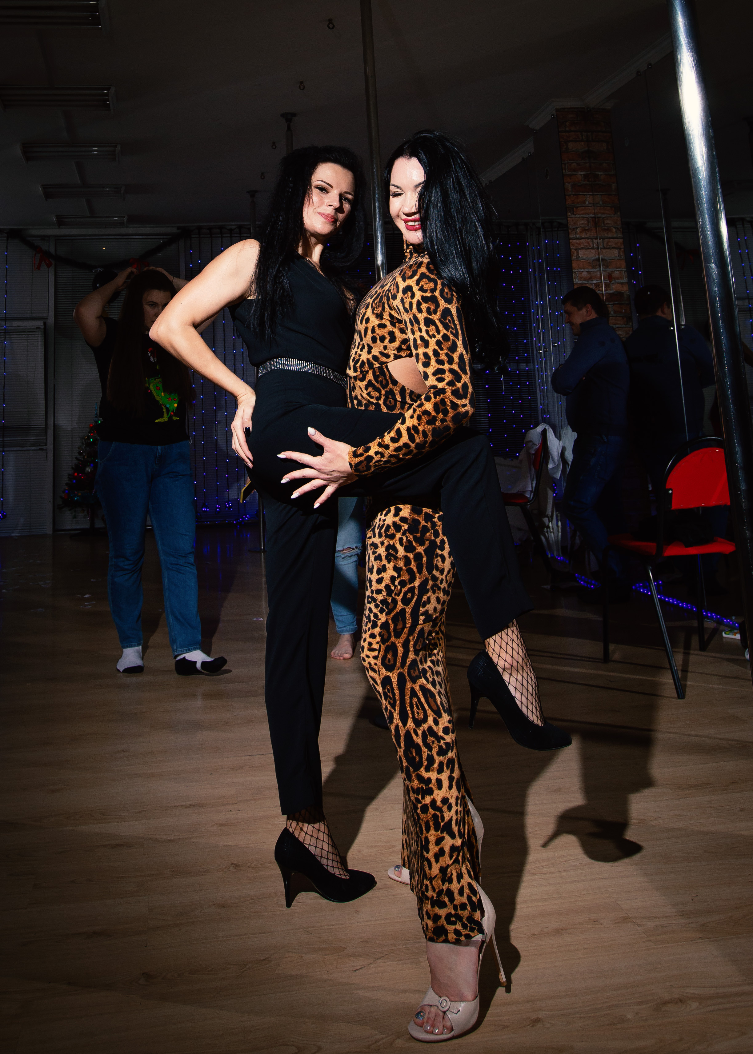 Mulen Rouge. Спасибо за проявленный интерес к моему творчеству! Меня зовут Россохат