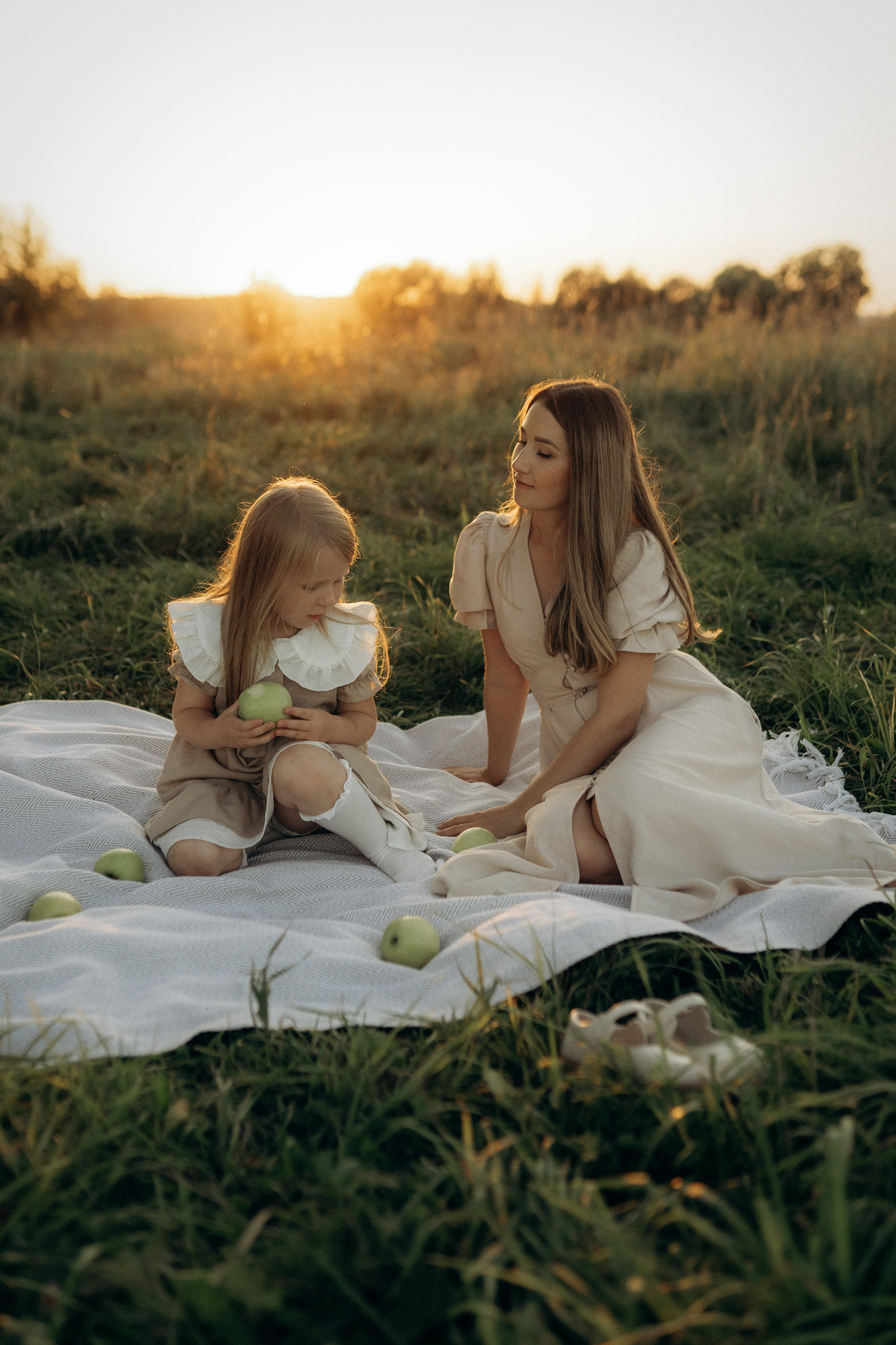 Летний вечер в поле. Семейный lifestyle фотограф в Москве Рената Рафикова