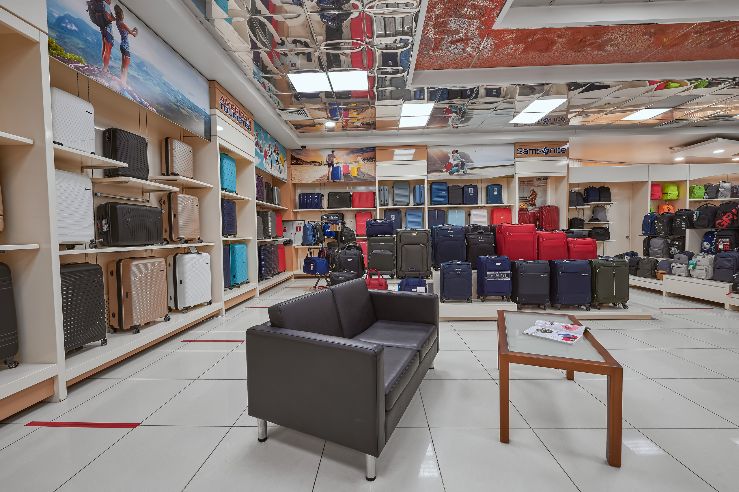 Портфолио по интерьерной и экстерьерной фотосъёмки: Мир Сумок — Правый берег. Фотограф Яковлев Роман — Красноярск