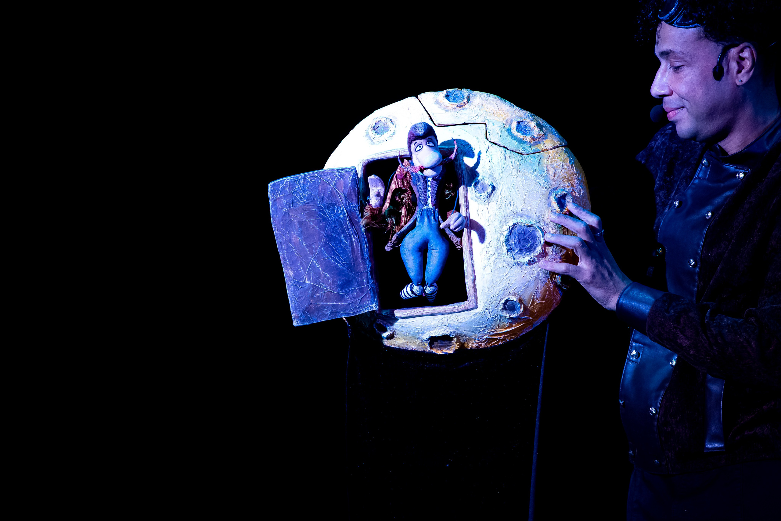 Человек с луны — спектакль кукольного театр Саквояж. Фотограф в Сочи Юрий Шептаев