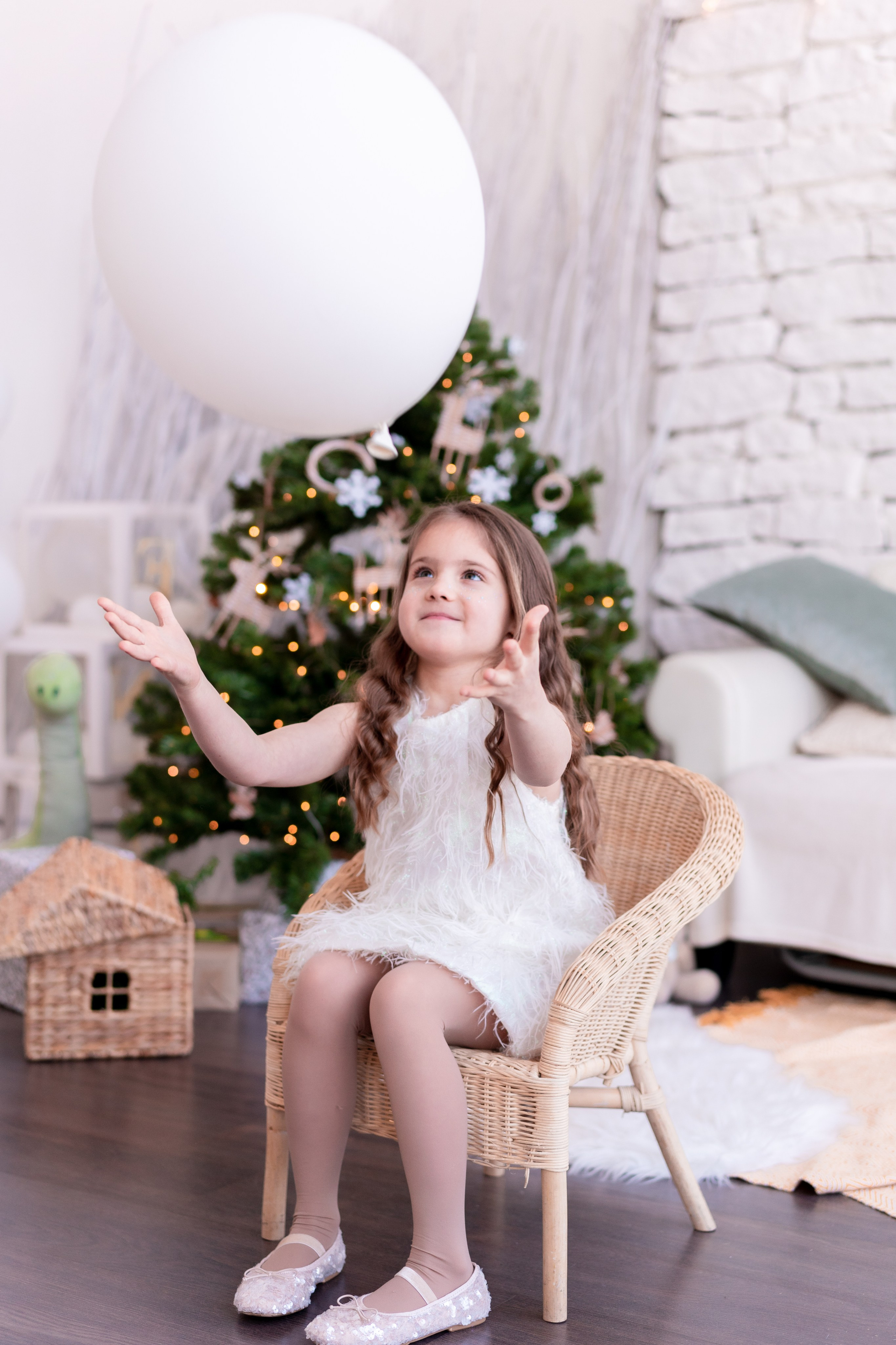С Днём Рождения ребенка, портрет. Детская, семейная фотостудия в Санкт-Петербурге