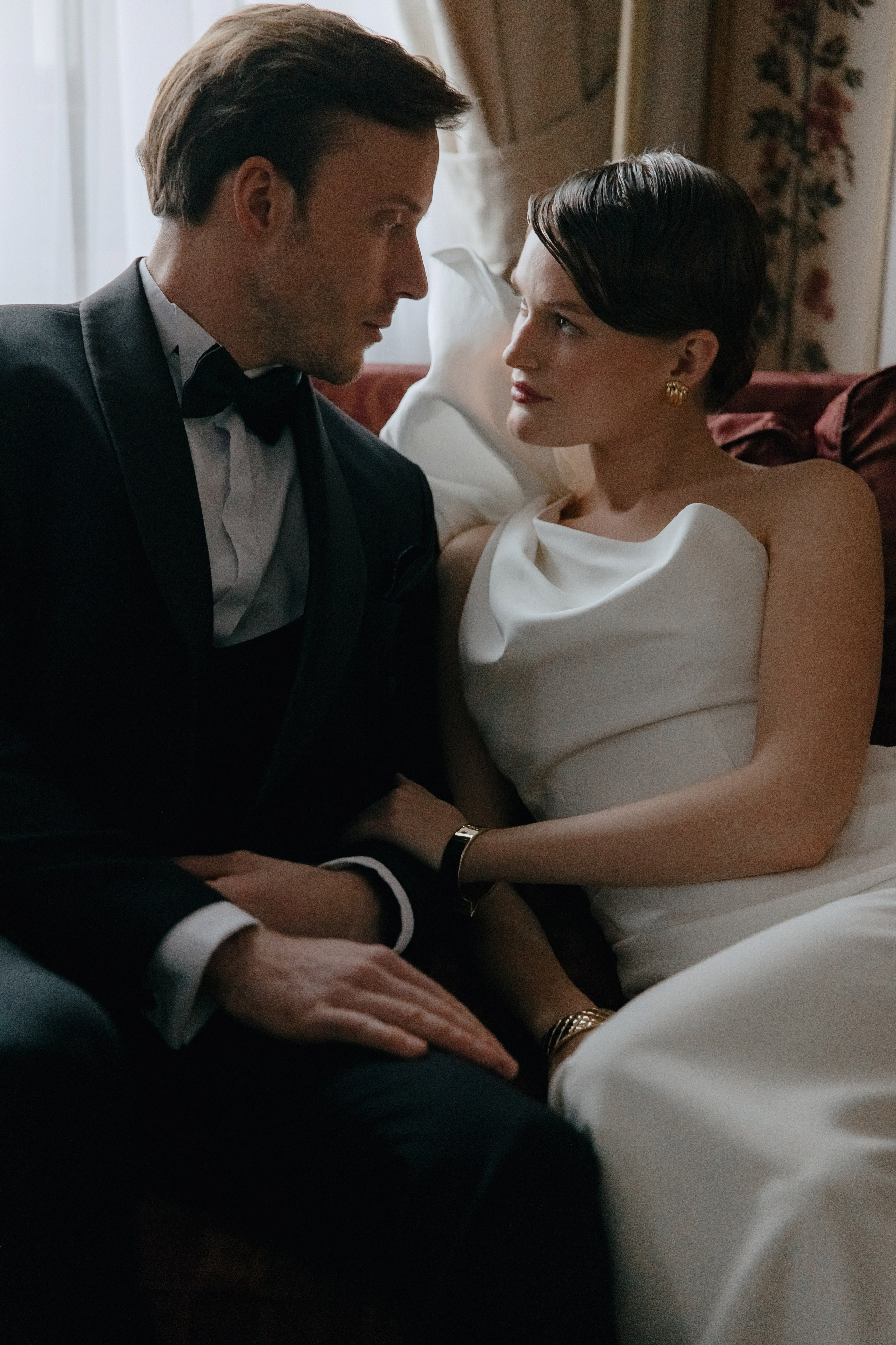 Свадебная фотосессия в гостинице Ленинградская. Свадебный фотограф Москва