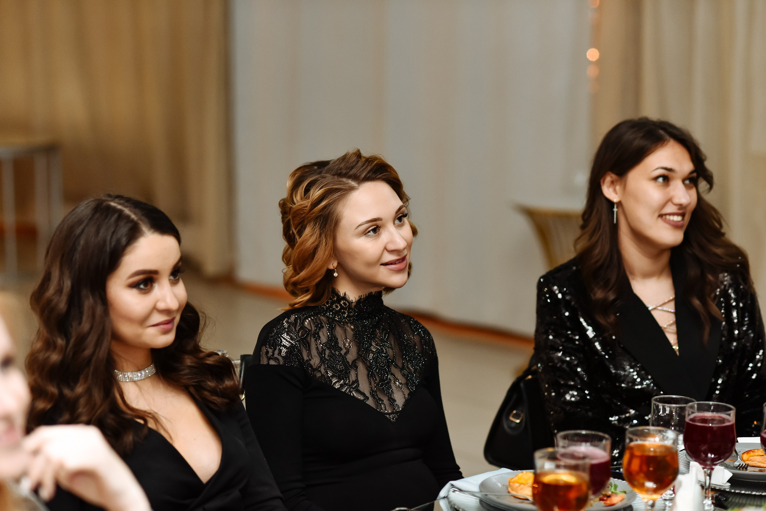 Новогодний корпоратив в ресторане Nebesa. Анастасия Петрович фотограф, фотокорреспондент в Москве и Санкт-Петербурге. Фотосъёмка репортажа, мероприятия, корпоративная съёмка, контент