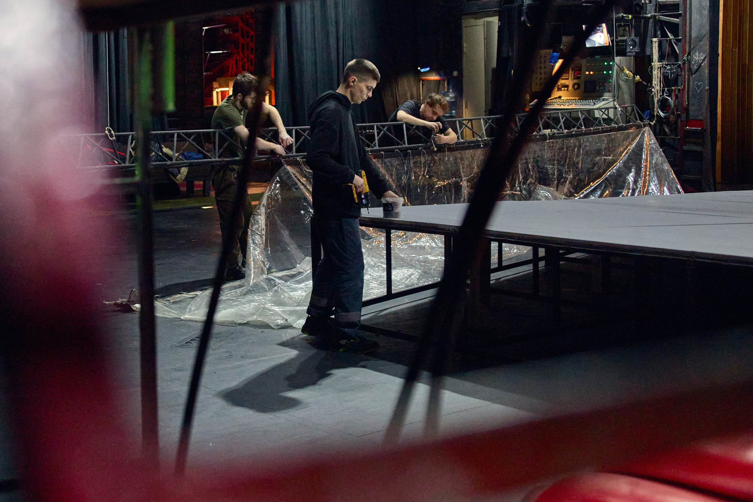 Монтаж спектакля Двойник. Фотограф Юлия Маринина