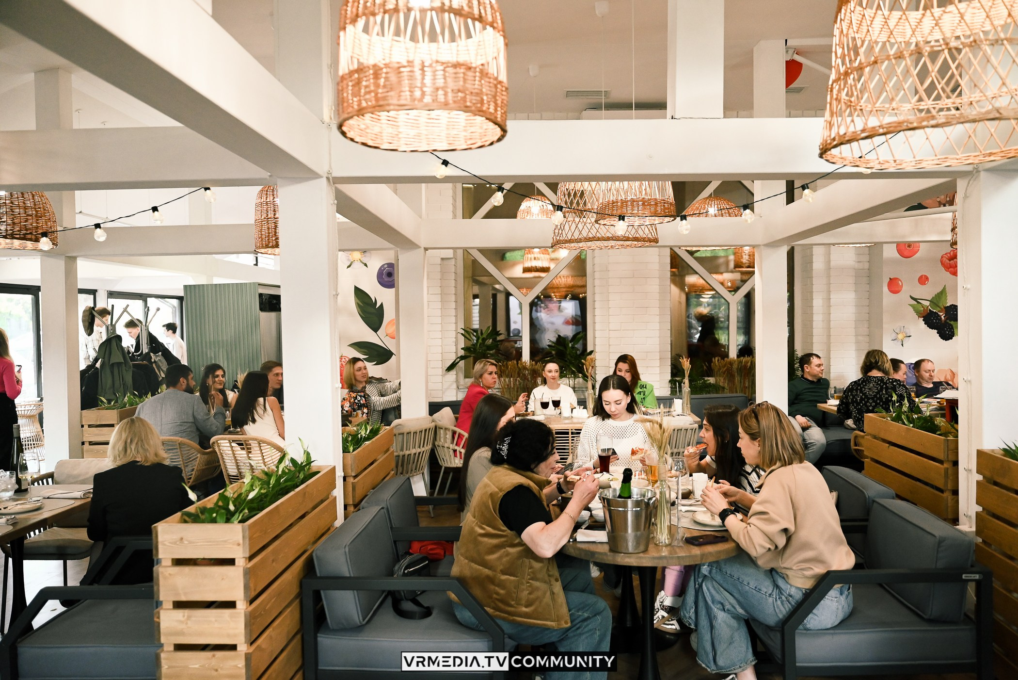 Ресторан «Volna»: Открытия летней веранды «Хочу на дачу»